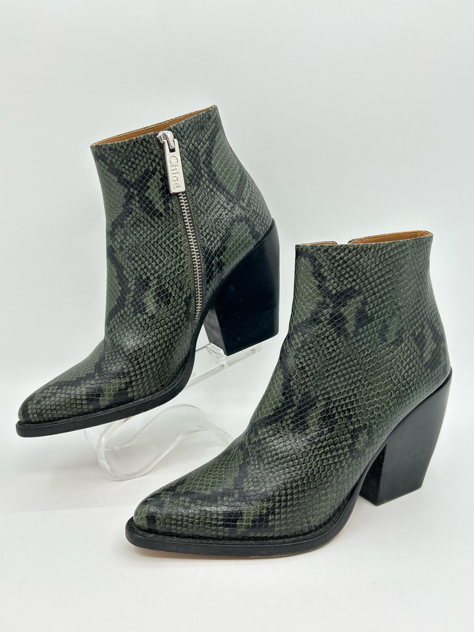 CHLOE Size 38.5 GREEN AND BLACK Women Booties