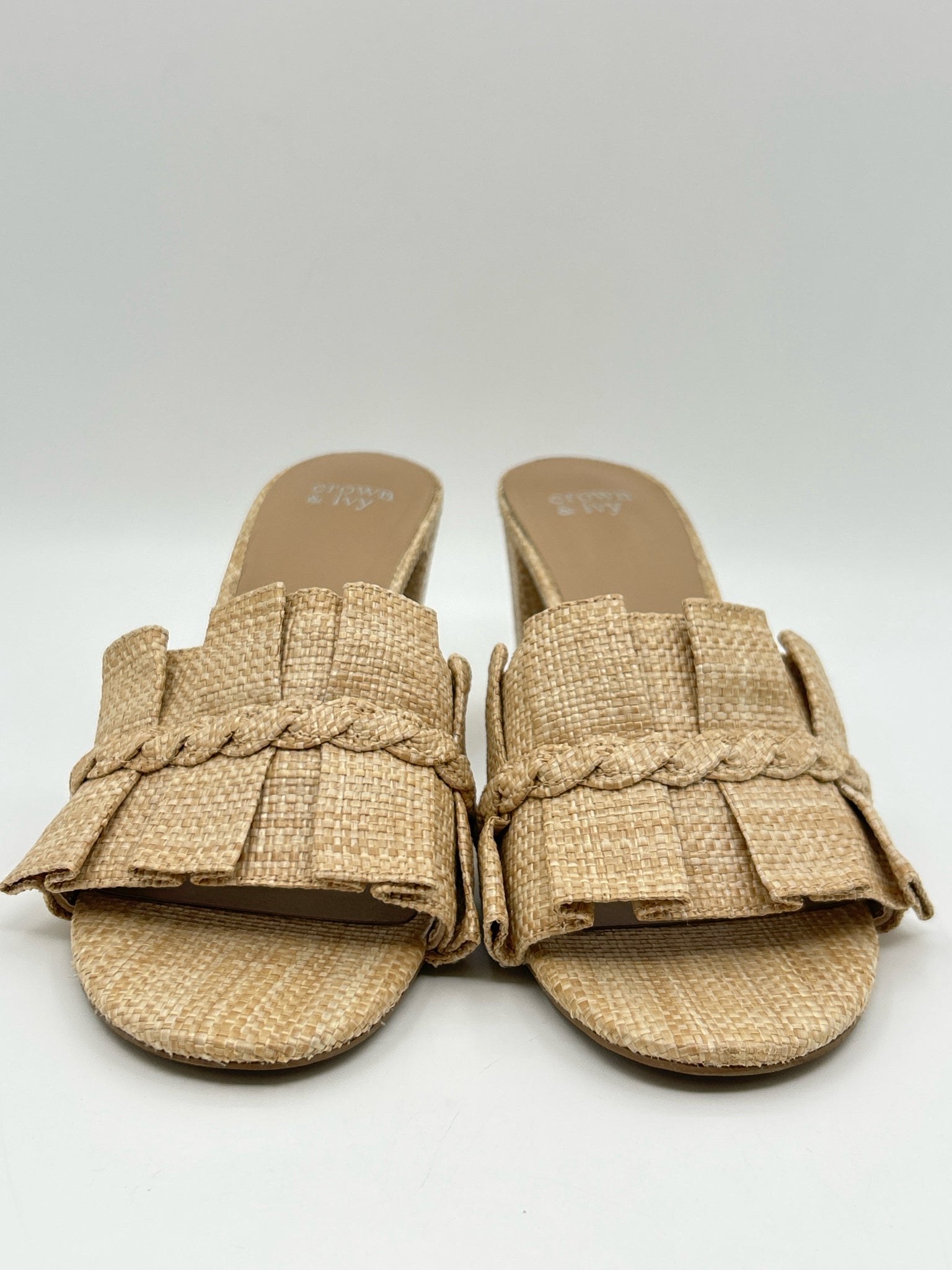 CROWN & IVY Size 9M Natural Women Sandal