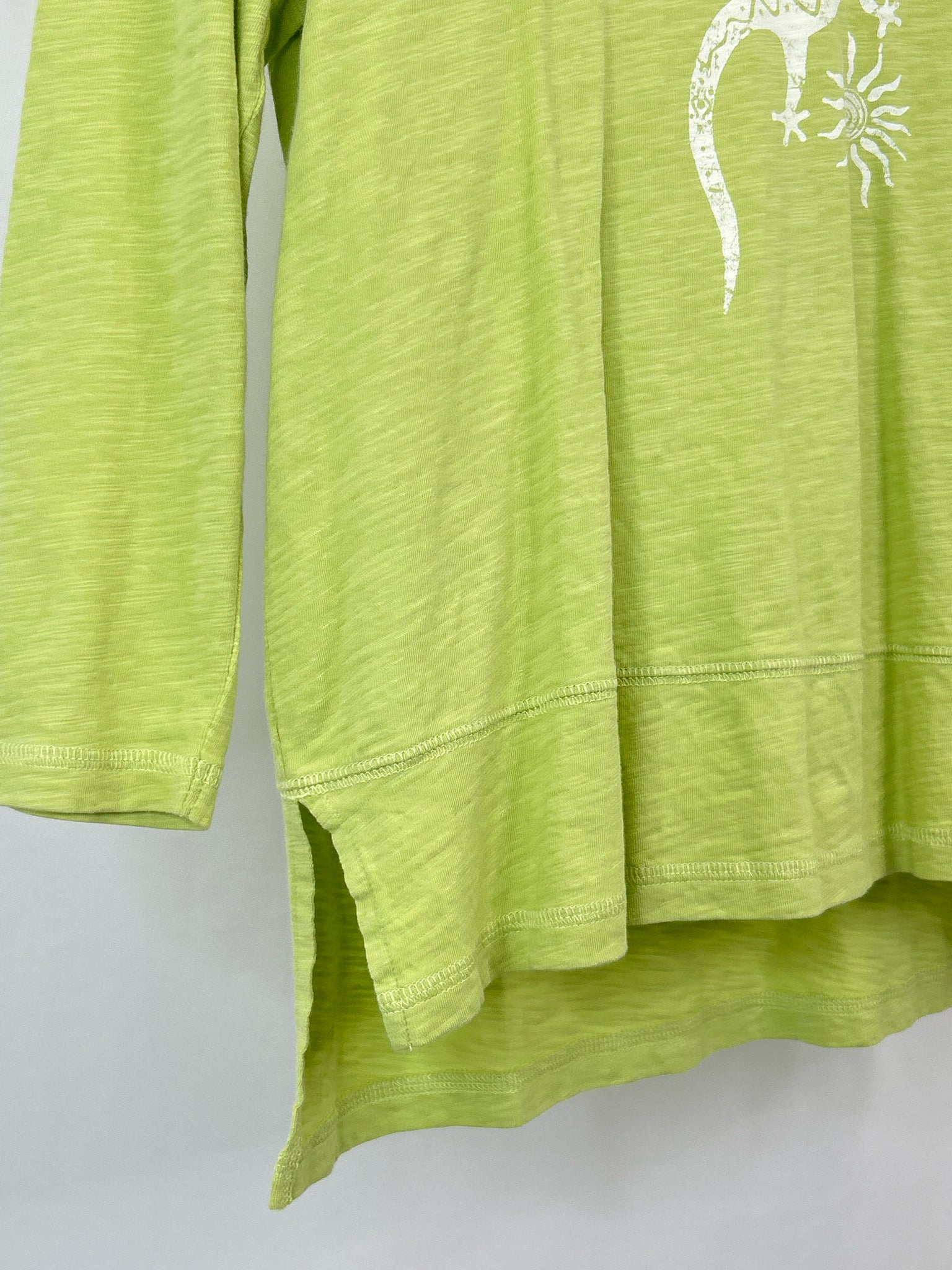 Escape by Habitat Clothes Size S GREEN AND WHITE Women T-shirt