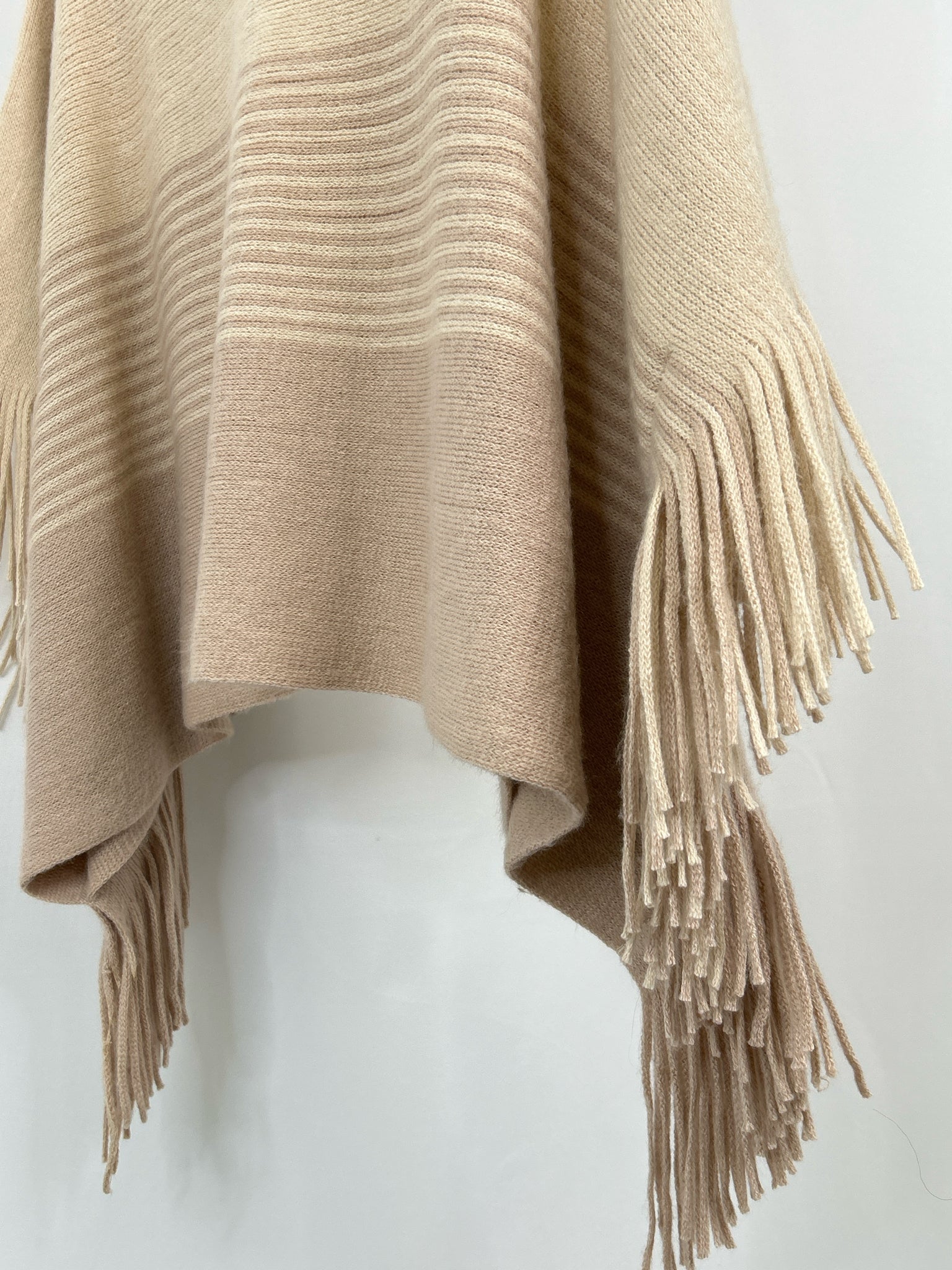 GENTLE FAWN NWT Size One Size Neutral Women Poncho