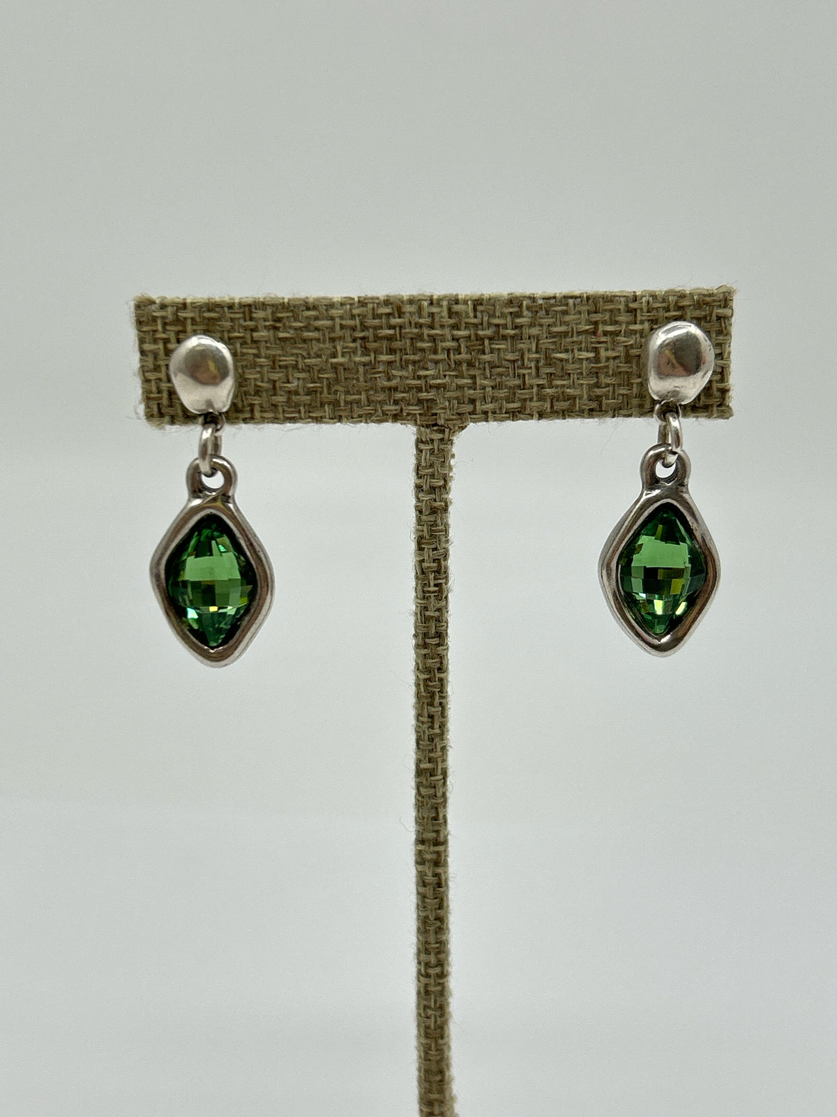UNO DE 50 Silver & Green Earrings