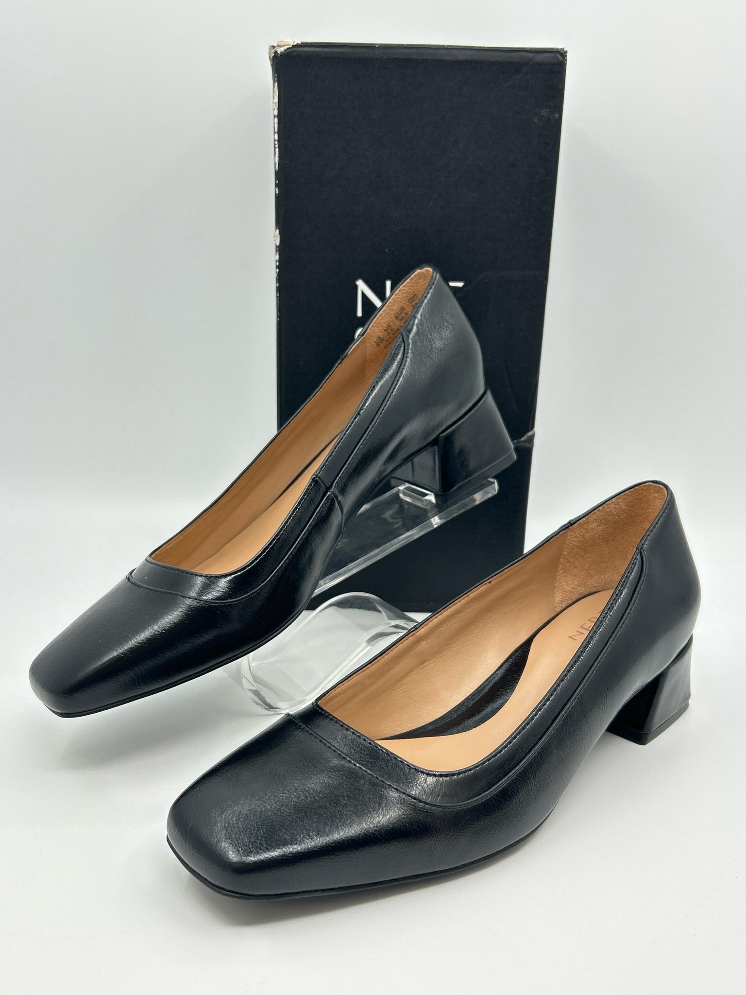 NATURALIZER Size 8W Black Women Pumps