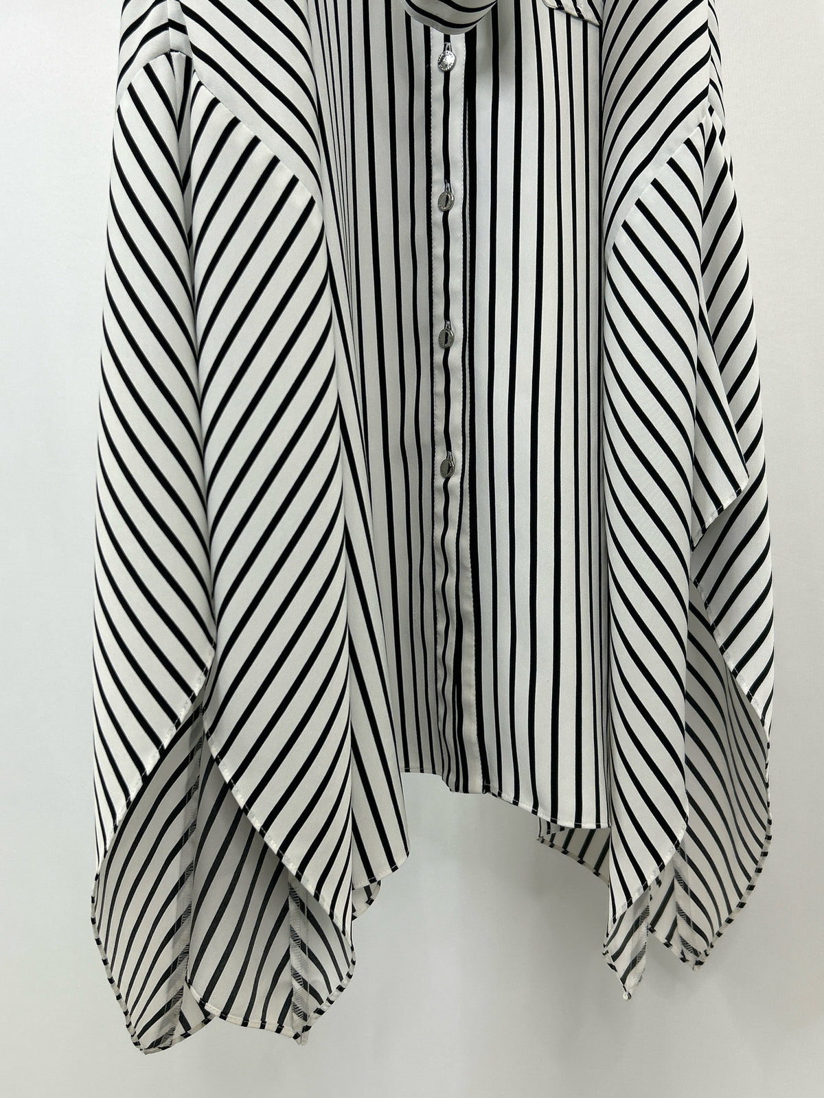 KARL LAGERFELD Size M White & Black Women Dress