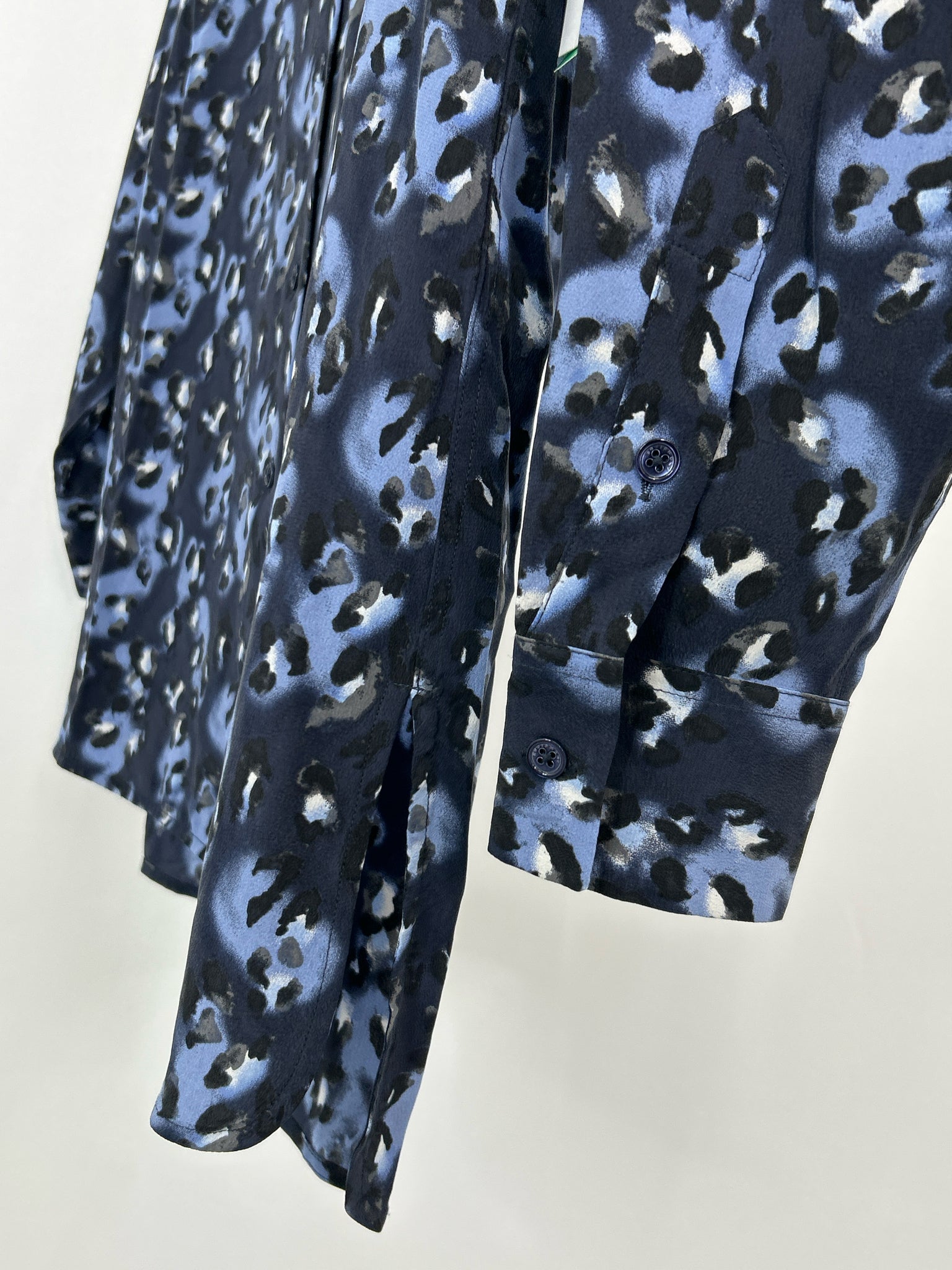 EQUIPMENT Size XS/TP Navy Print Women Blouse