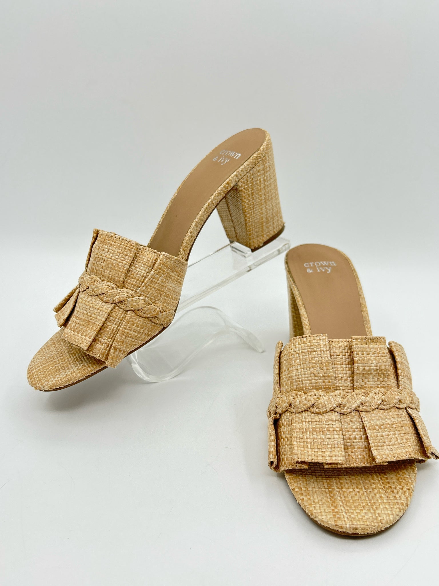 CROWN & IVY Size 9M Natural Women Sandal