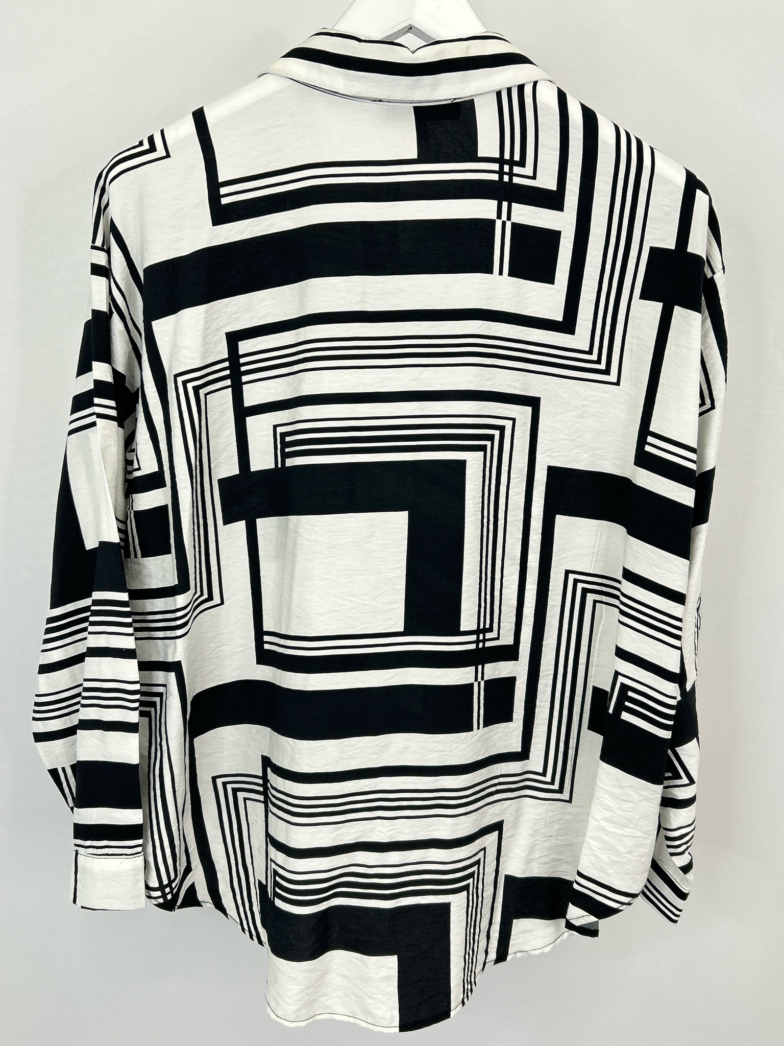 the LINE of style Size L Black & White Women Shirt NWT