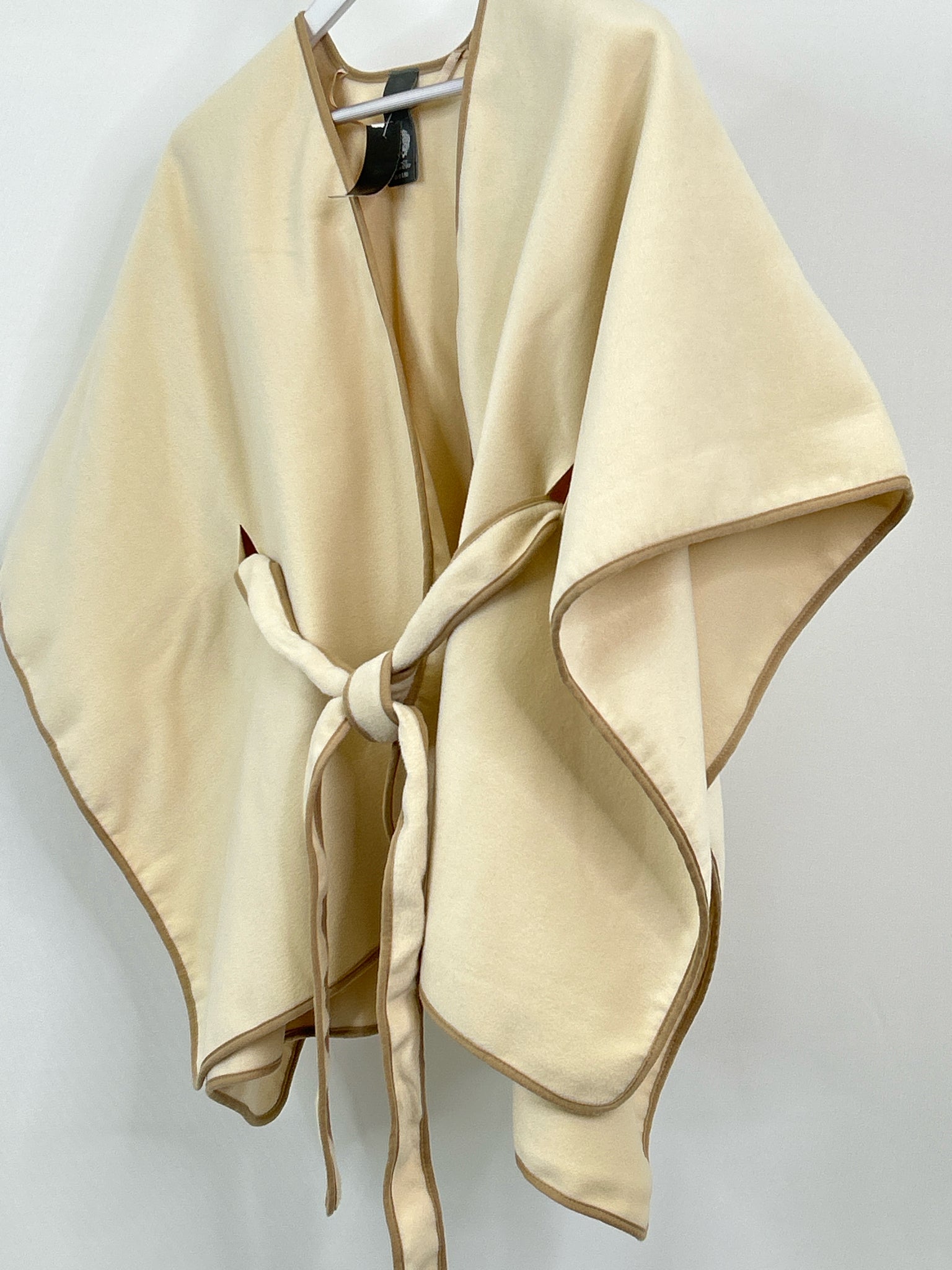 VINCE CAMUTO Size One Size Cream Women Poncho