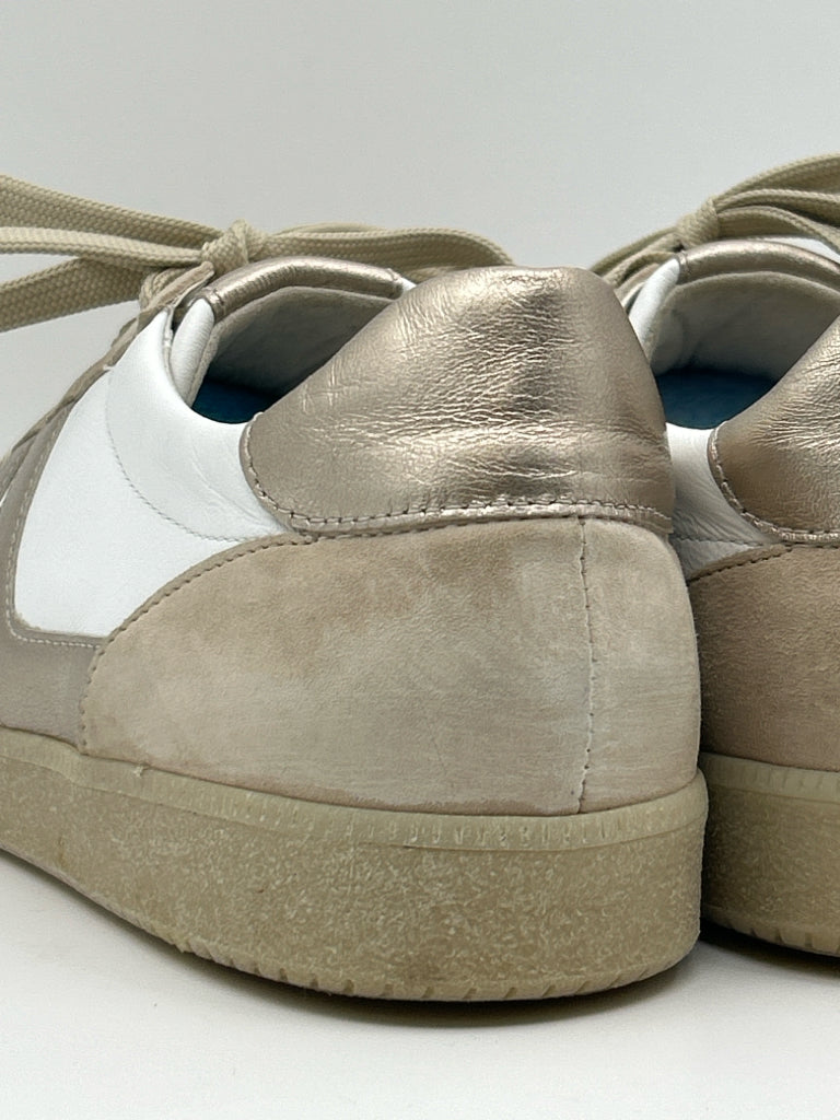 GABOR Size 10.5 BEIGE AND WHITE Women's Sneakers