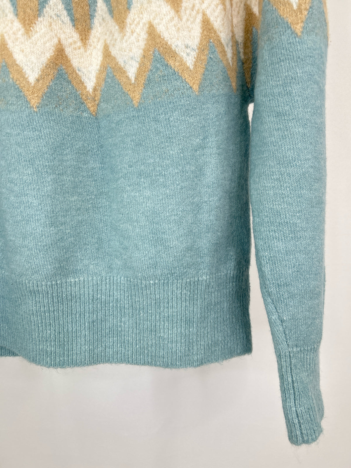 Knit Co-Op Size L blue and white Women Sweater