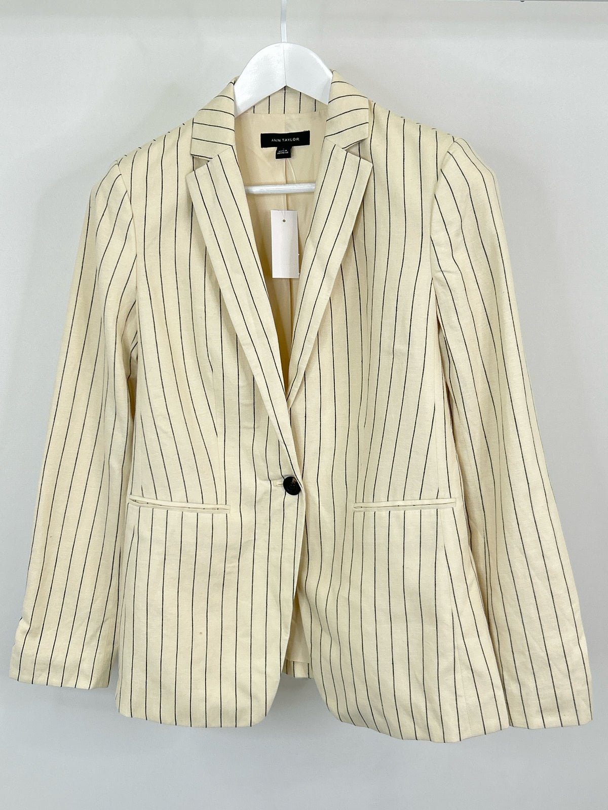 ANN TAYLOR Size 2 CREAM AND NAVY Women Blazer