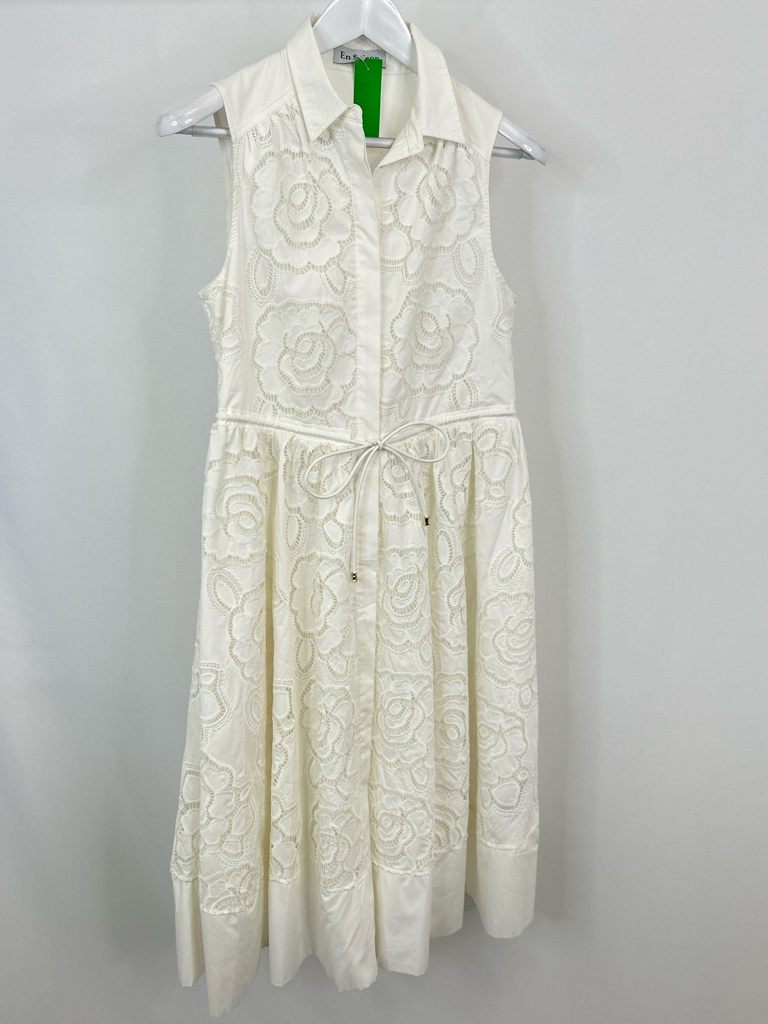 White / M