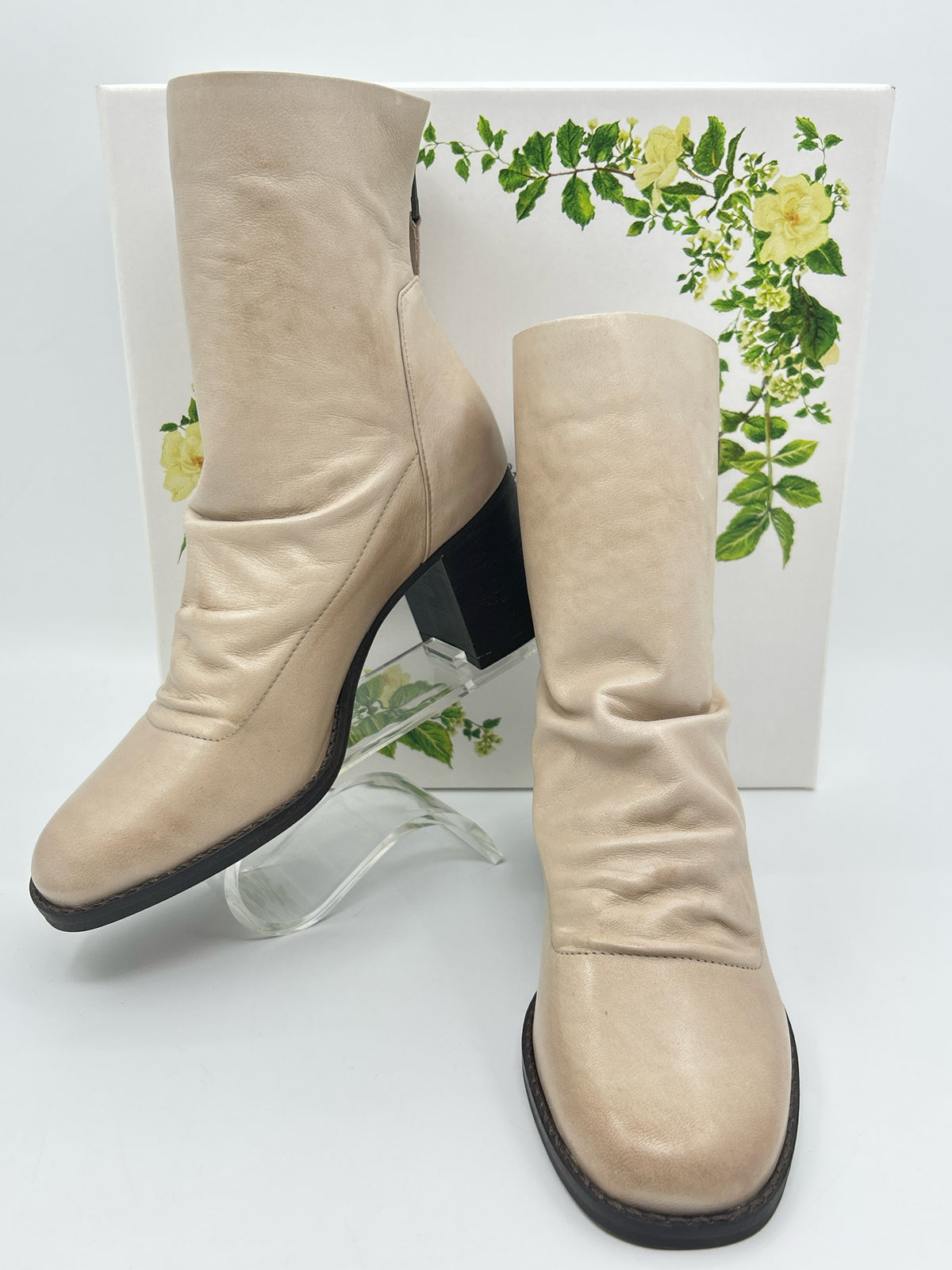 CHELSEA & VIOLET Size 6 BONE Women Booties