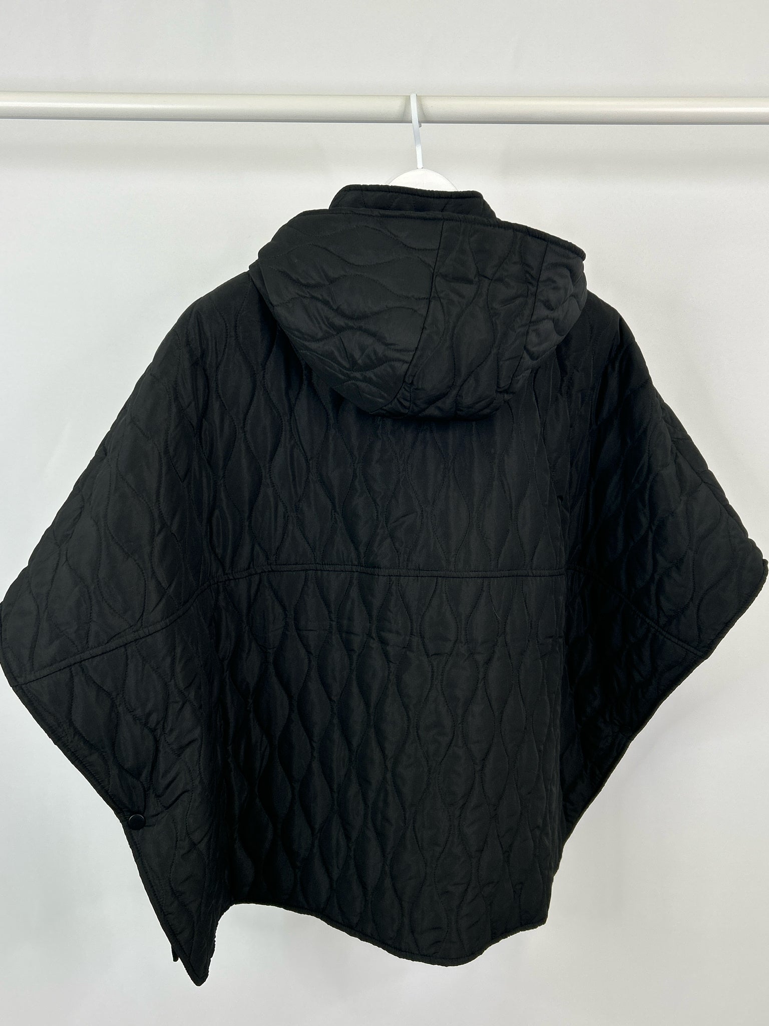 DO EVERYTHING IN LOVE One Size Black Women Cape