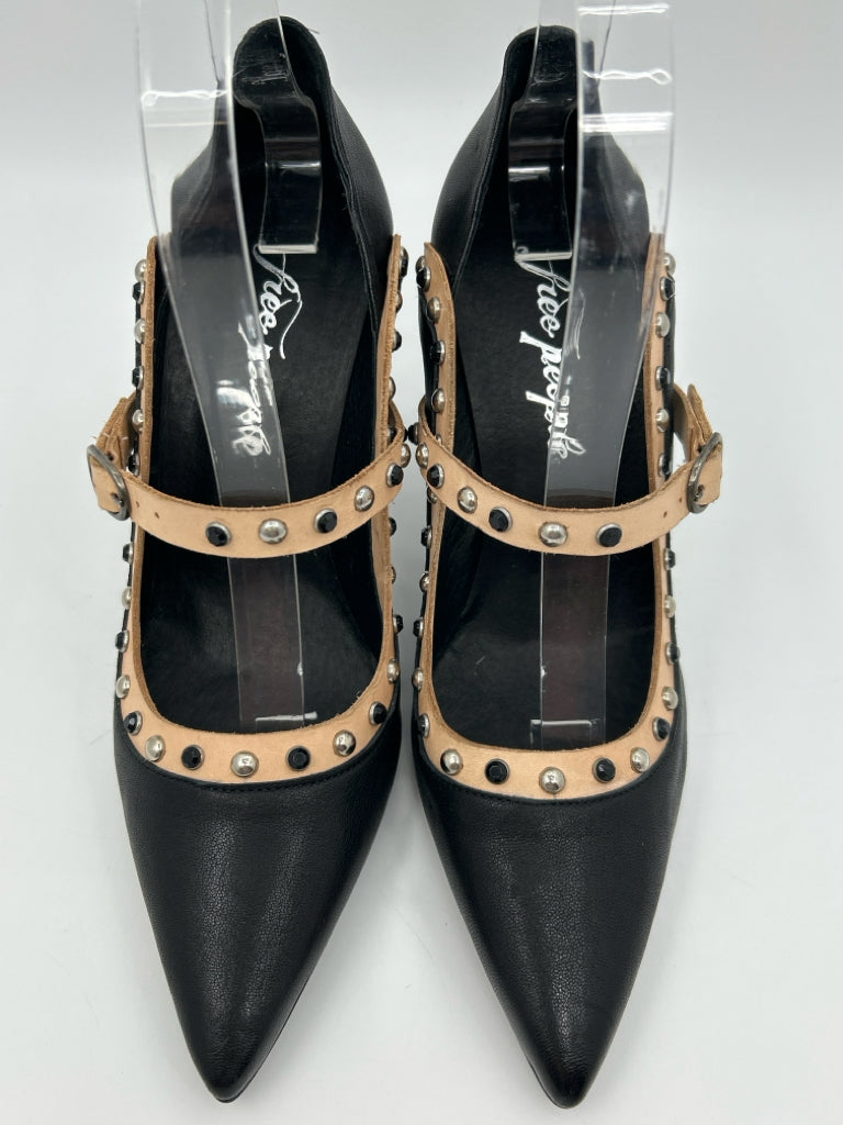 FREE PEOPLE Size 7 BLACK AND BEIGE Women's Pumps