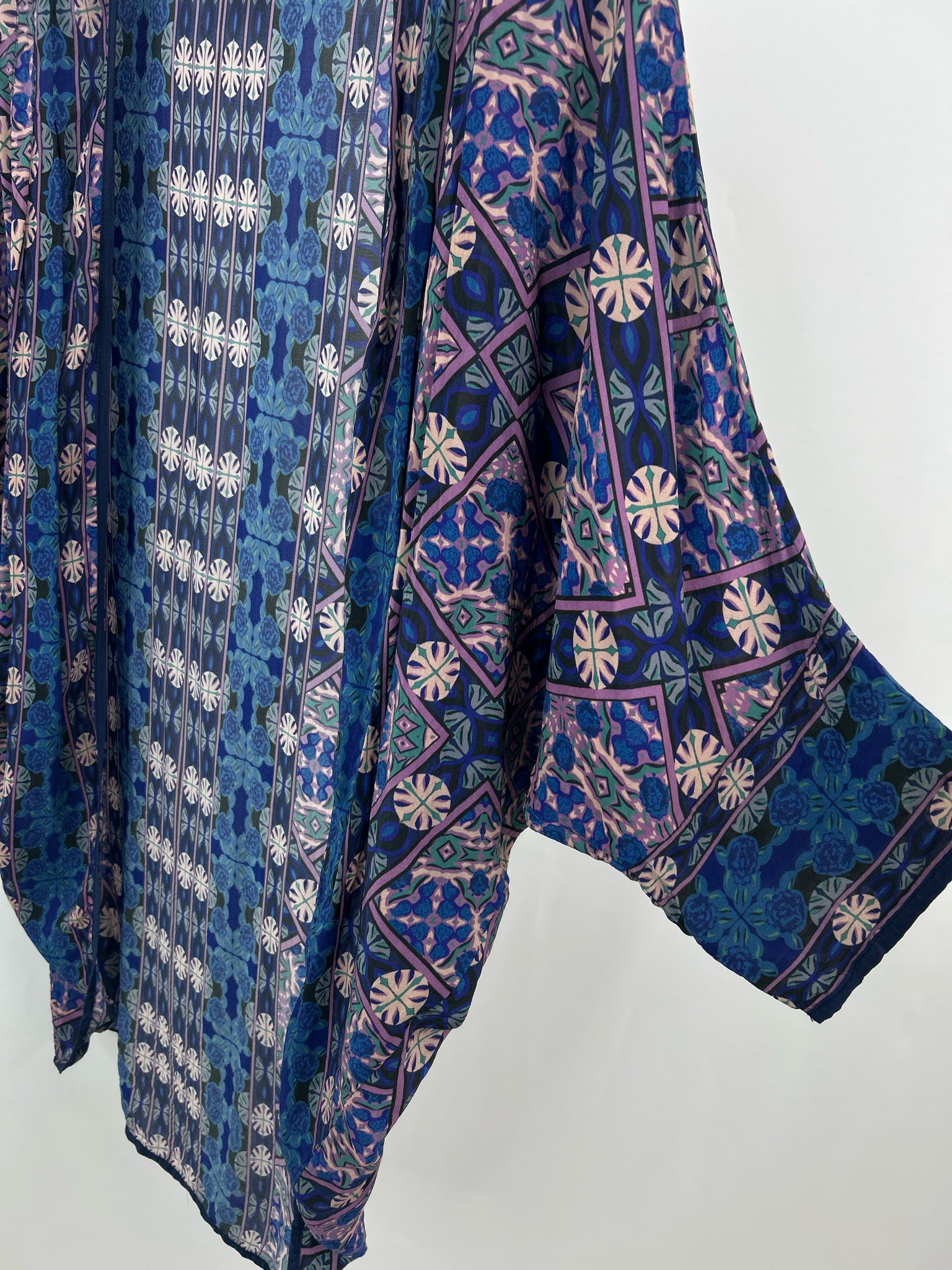 FEATHERS BY TOLANI One Size Lilac and Blue Women Kimono