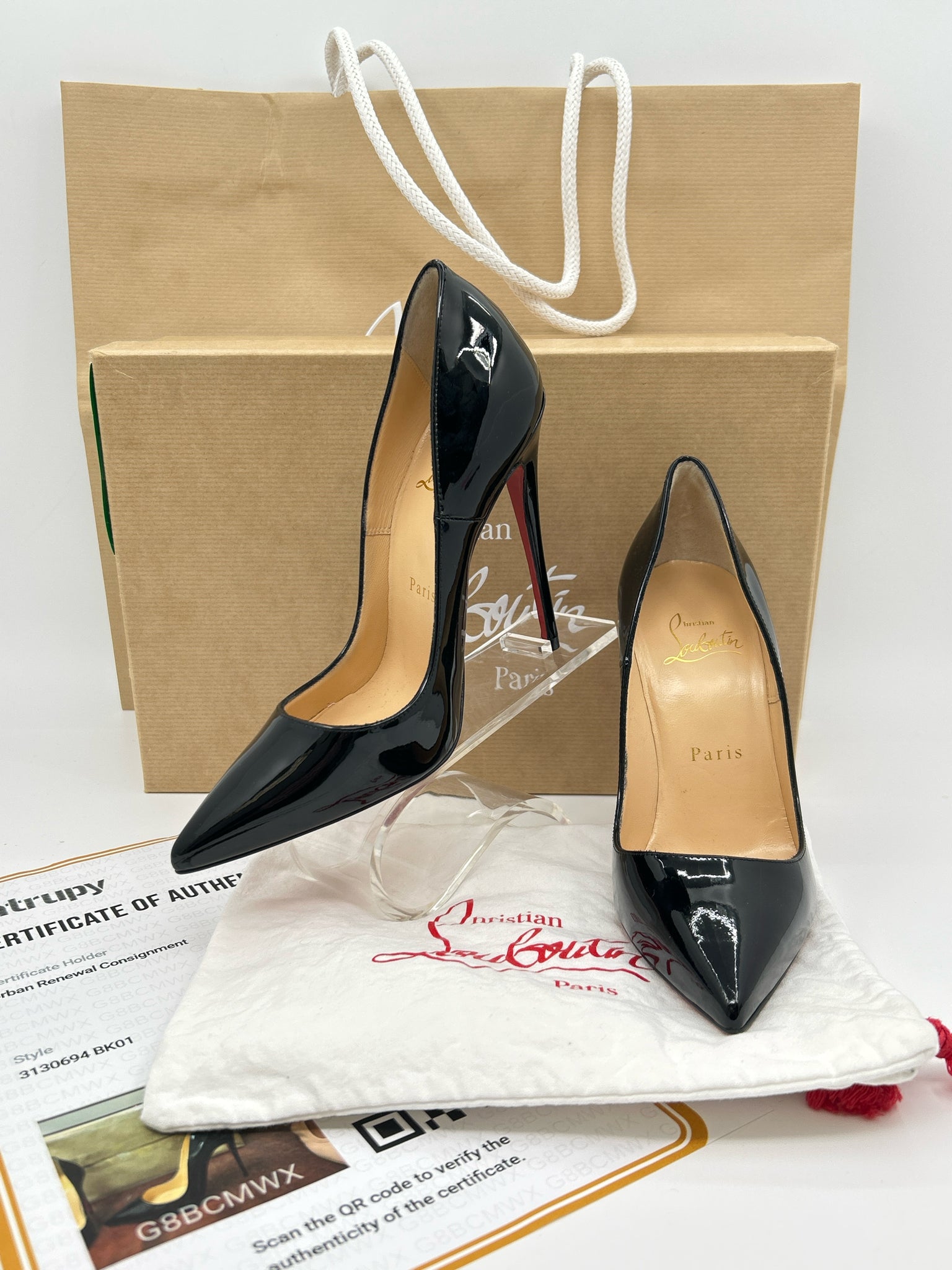 CHRISTIAN LOUBOUTIN Size 35 Black Patent Women Pumps