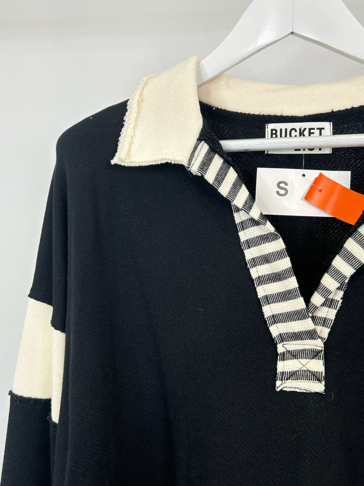 BUCKET LIST Size S Black and White Women Sweatshirt