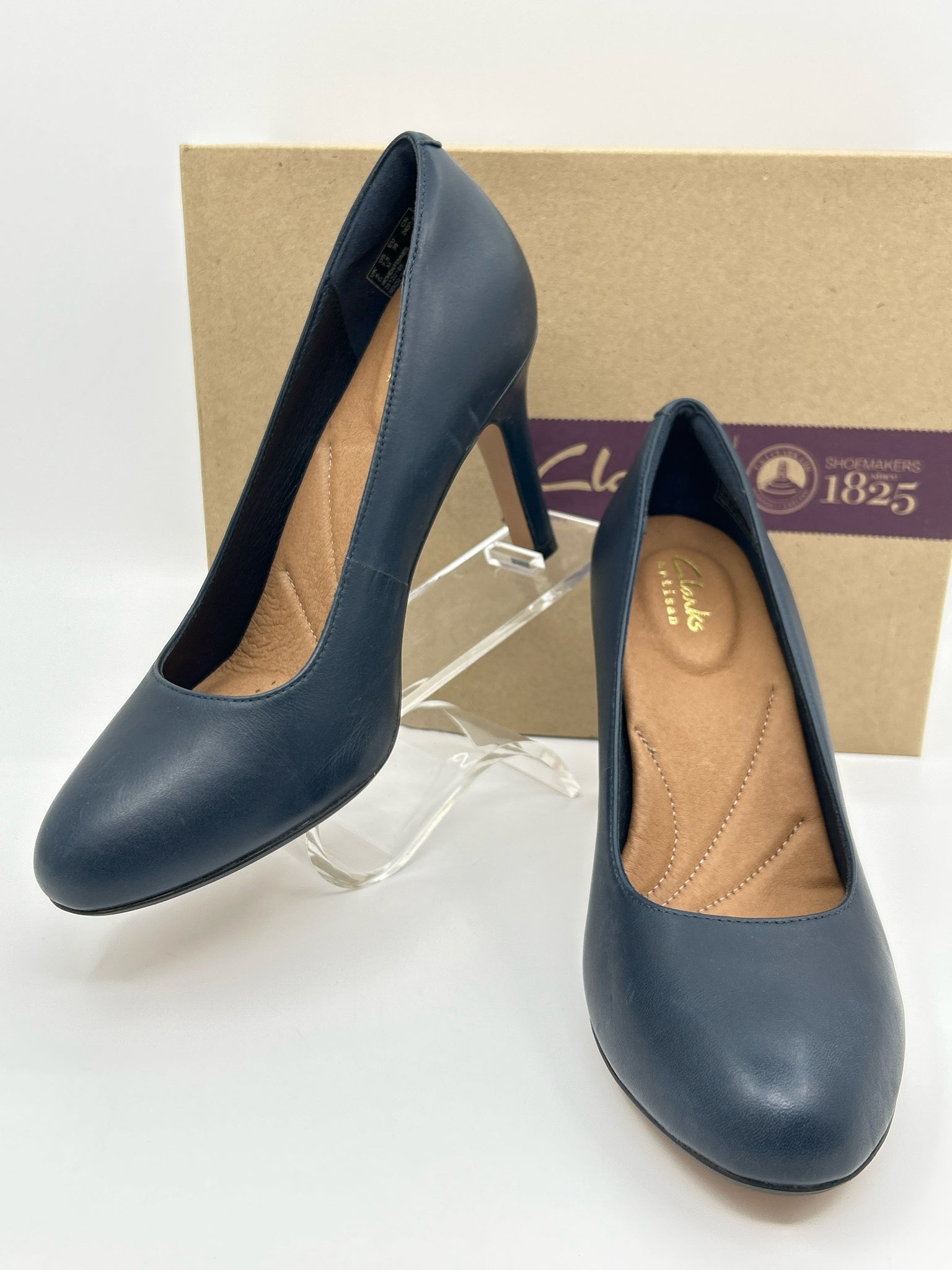 CLARKS Size 7.5M Navy Women Pumps