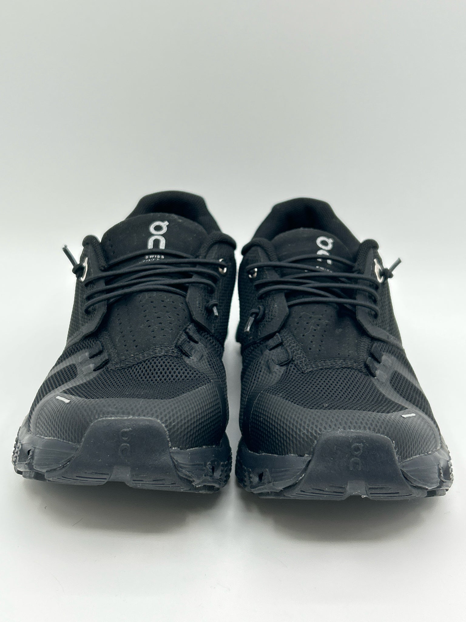 ON CLOUD Size 7W Black Women Sneakers