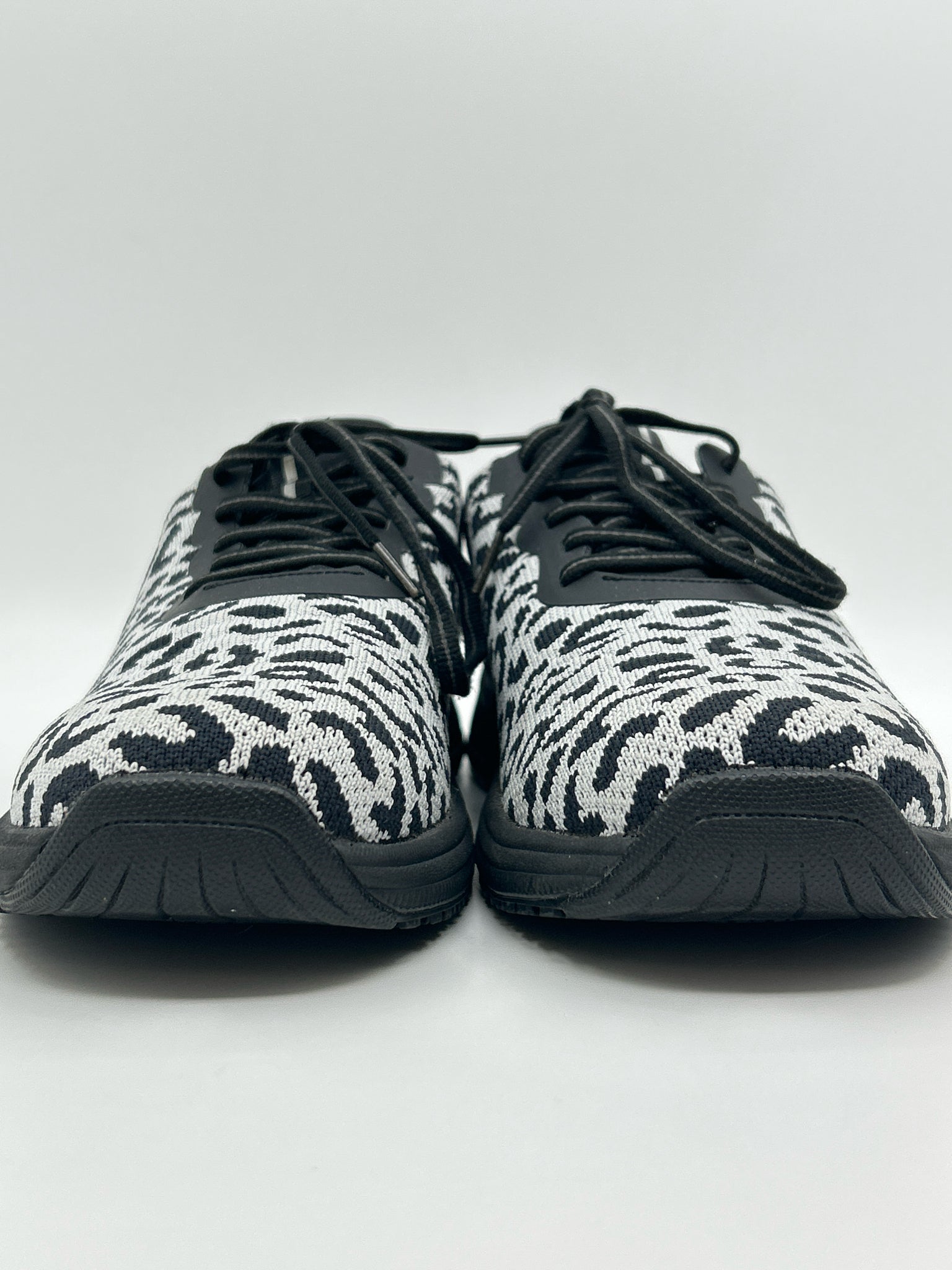 ORTHOFEET Size 9.5 GRAY AND BLACK Women Sneakers