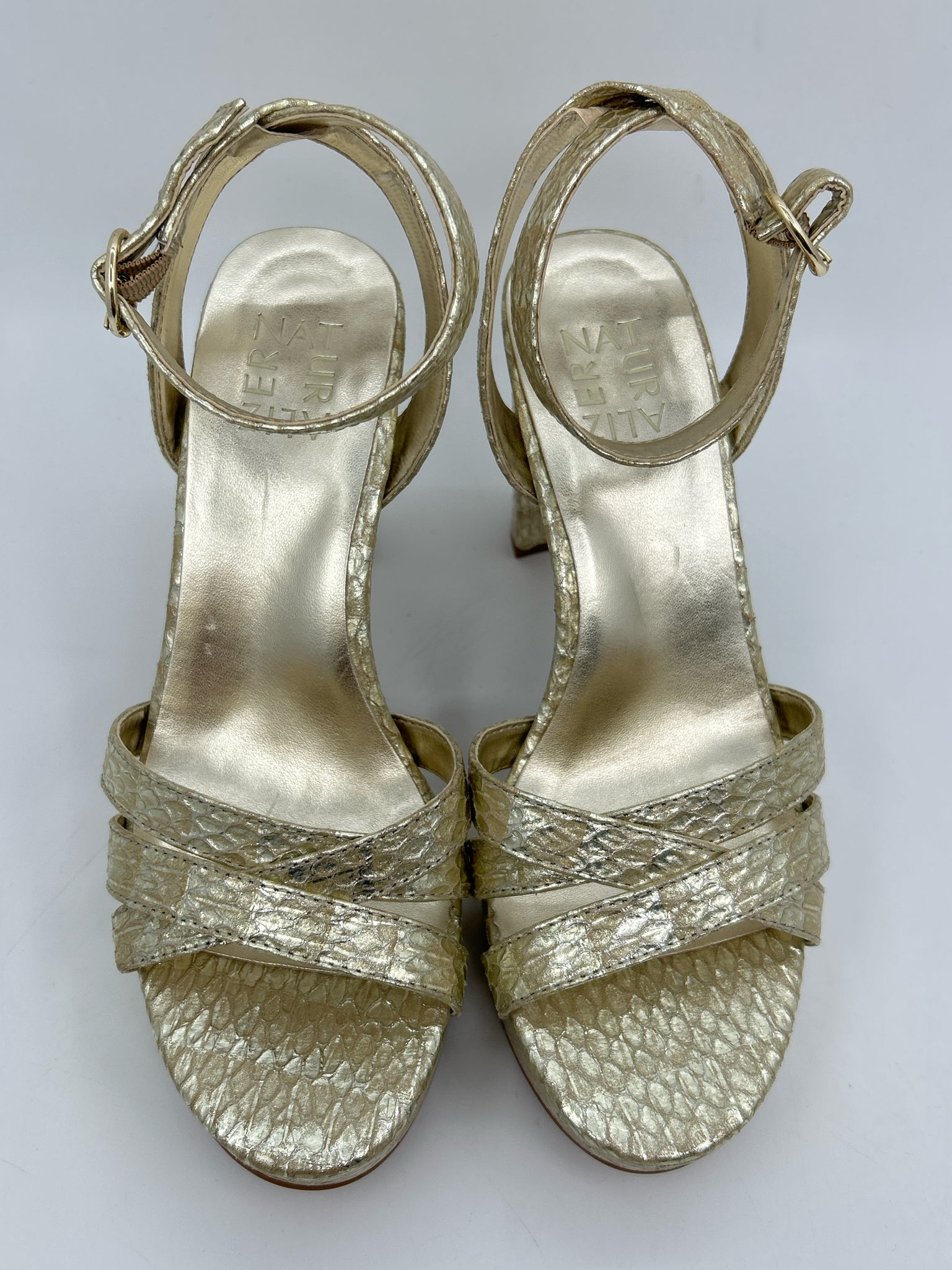 NATURALIZER NWOB Size 8M Gold Women Sandal
