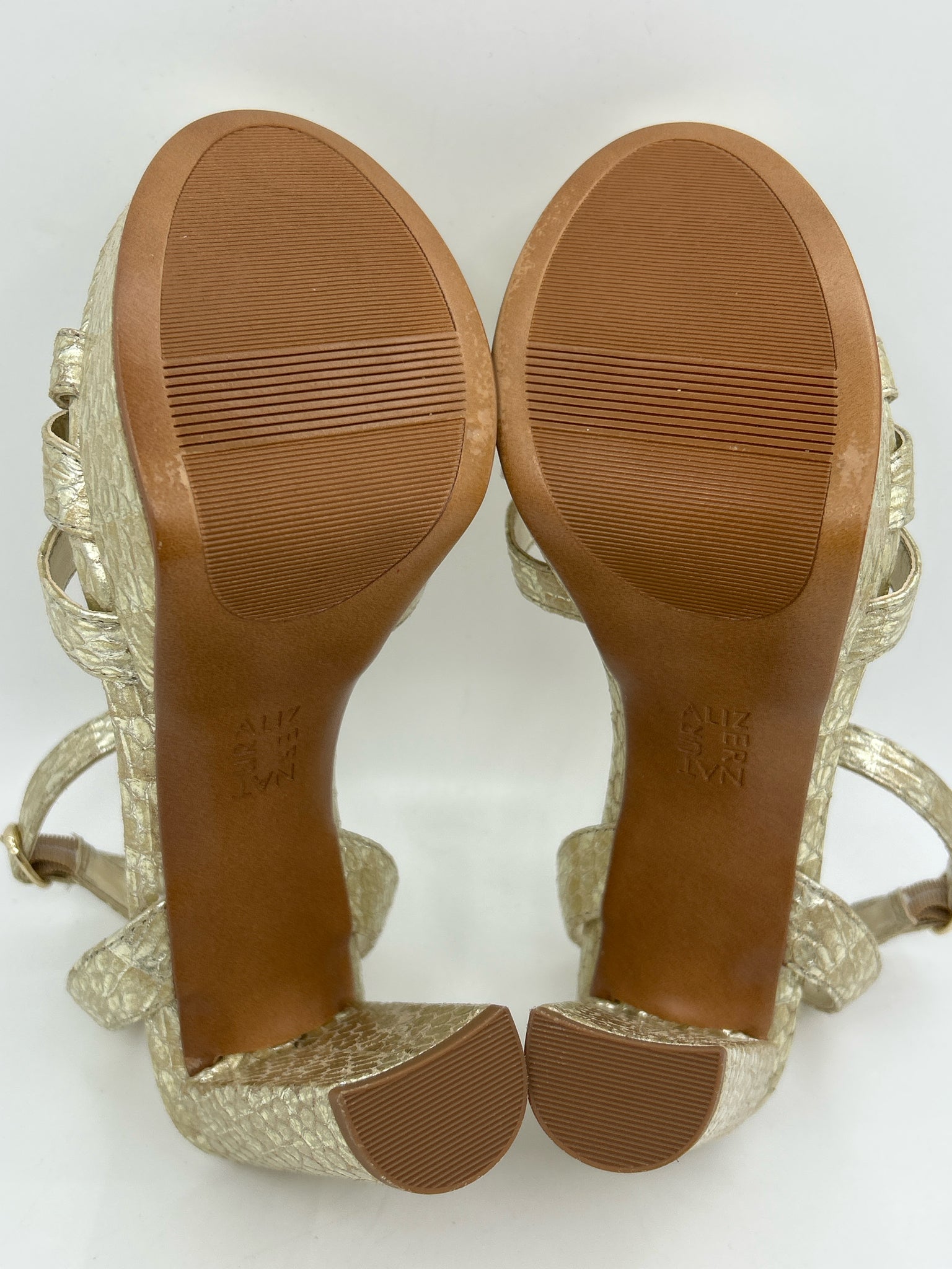 NATURALIZER NWOB Size 8M Gold Women Sandal