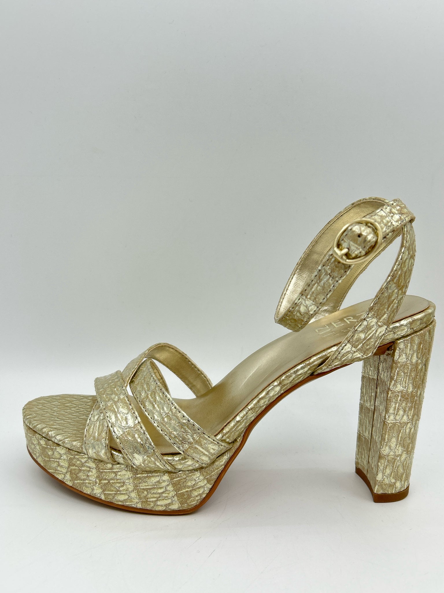 NATURALIZER NWOB Size 8M Gold Women Sandal