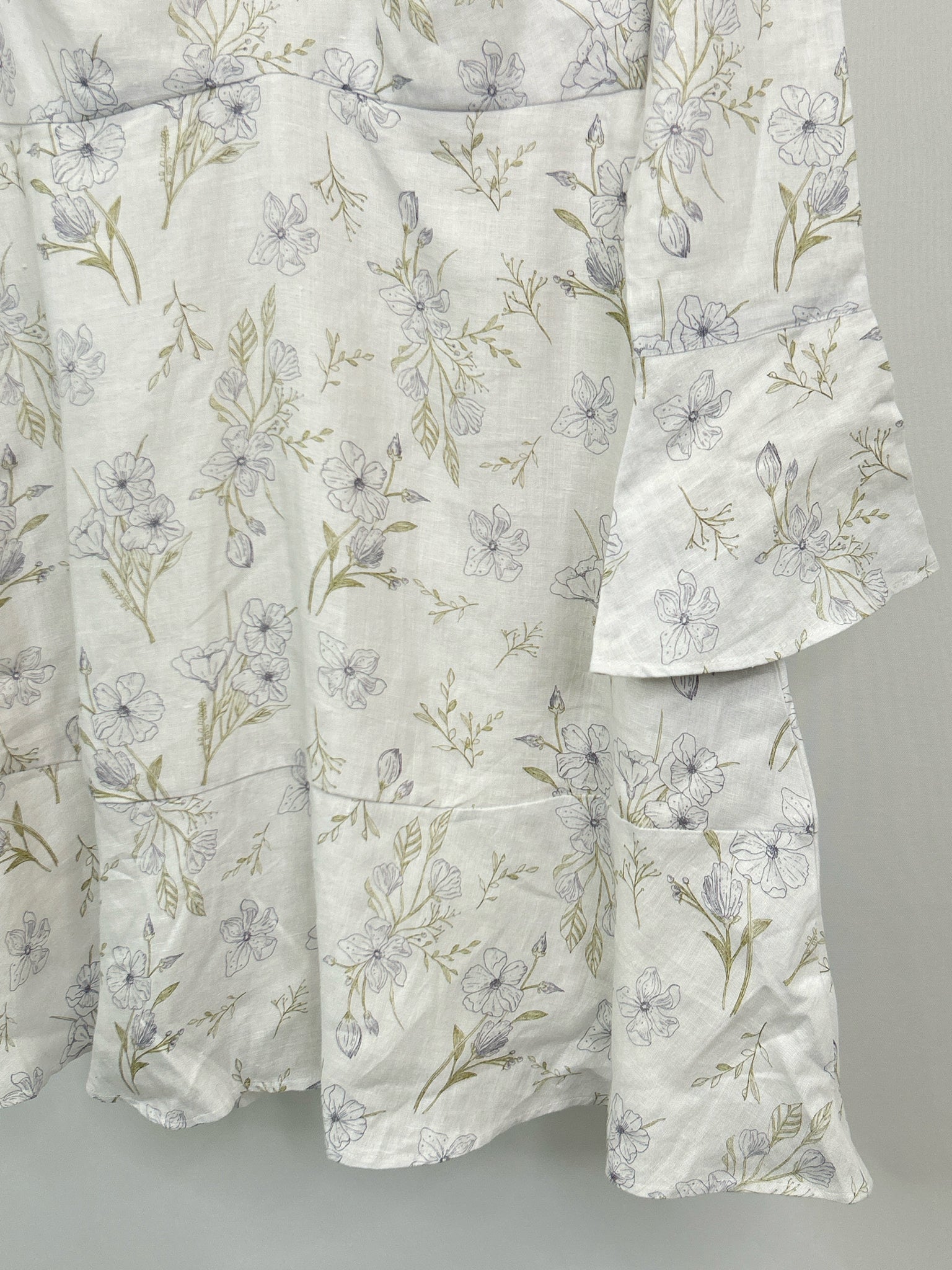 Ivy Coast Size S White Floral Women Dress NWT