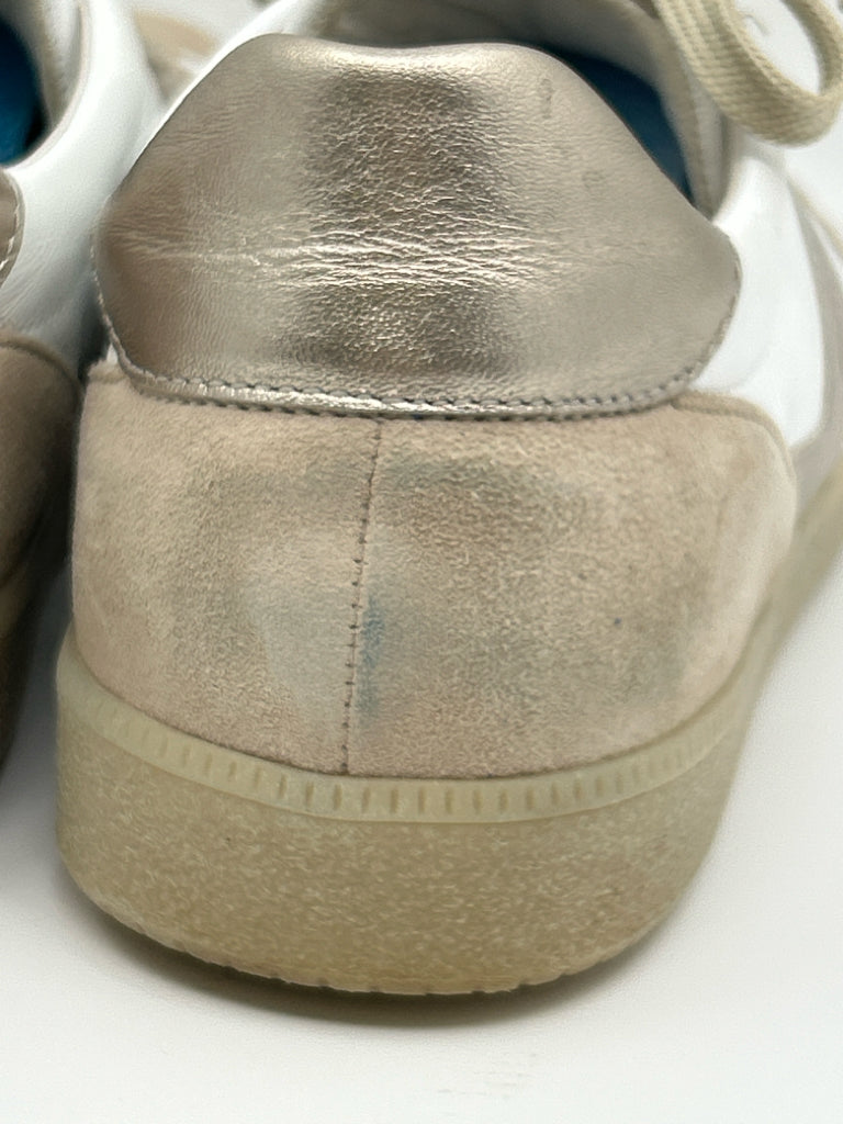 GABOR Size 10.5 BEIGE AND WHITE Women's Sneakers