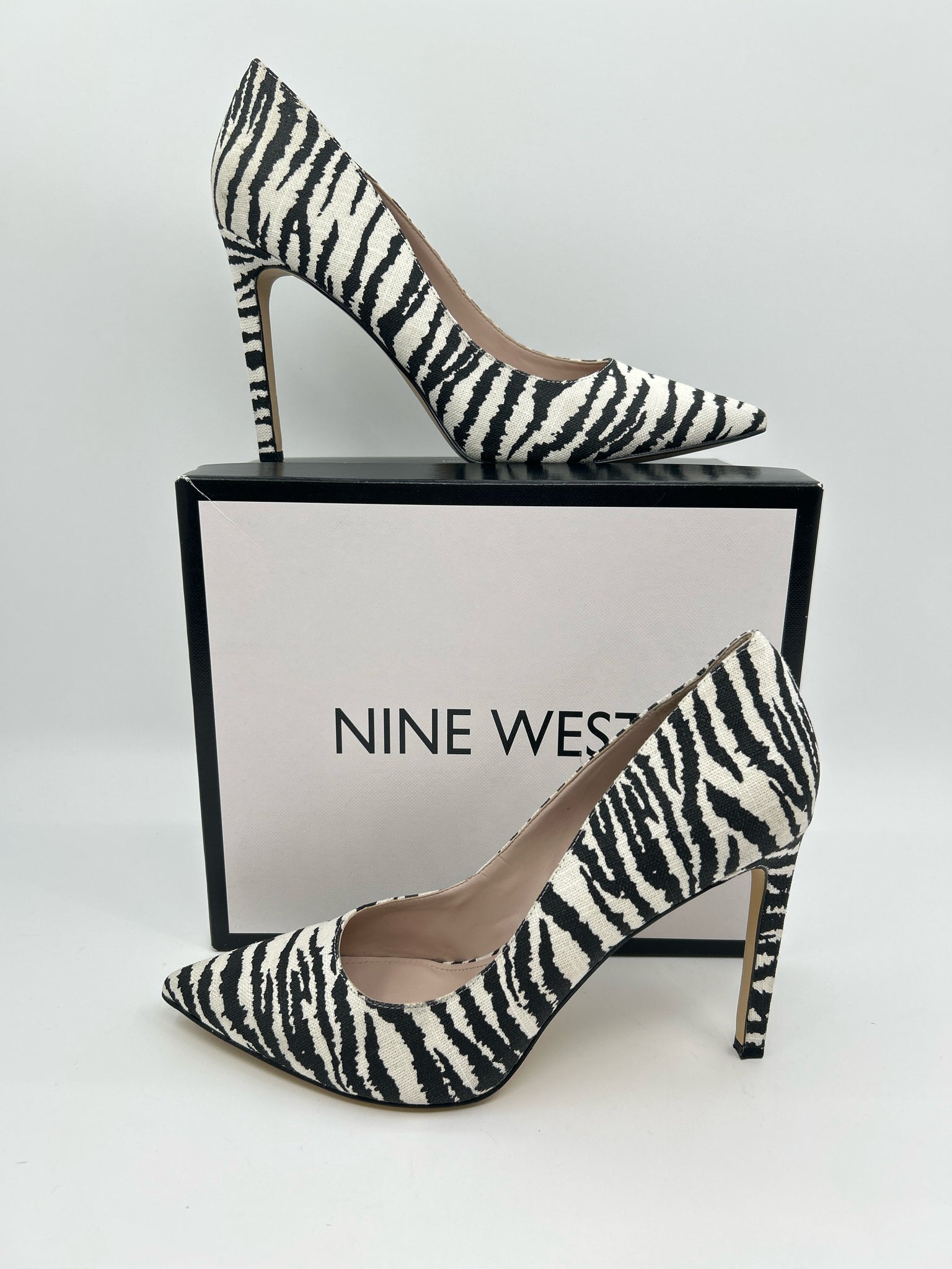 NINE WEST Size 11M Black & White Women Pumps