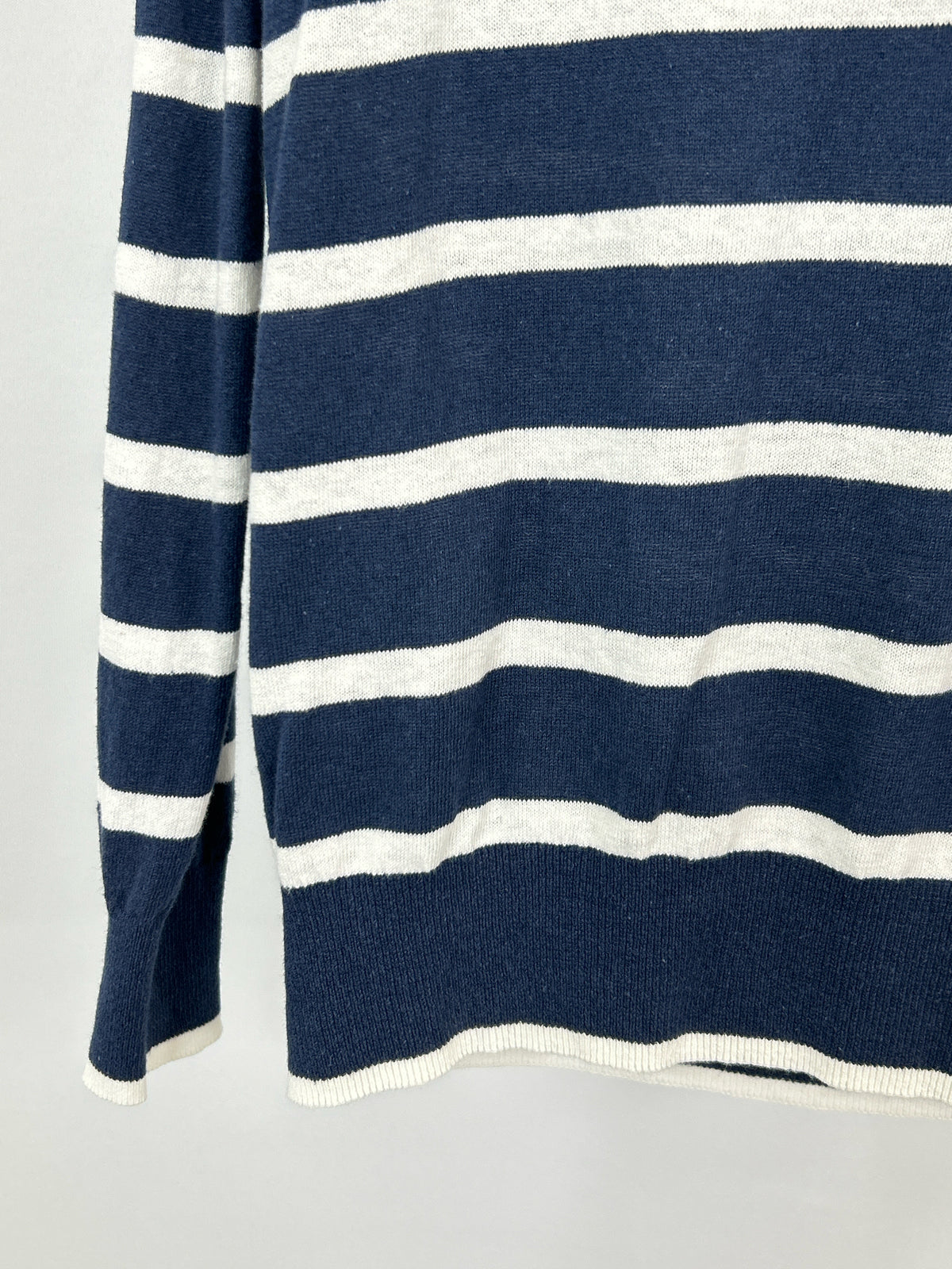 LAKE Size M Navy & White Women Sweater