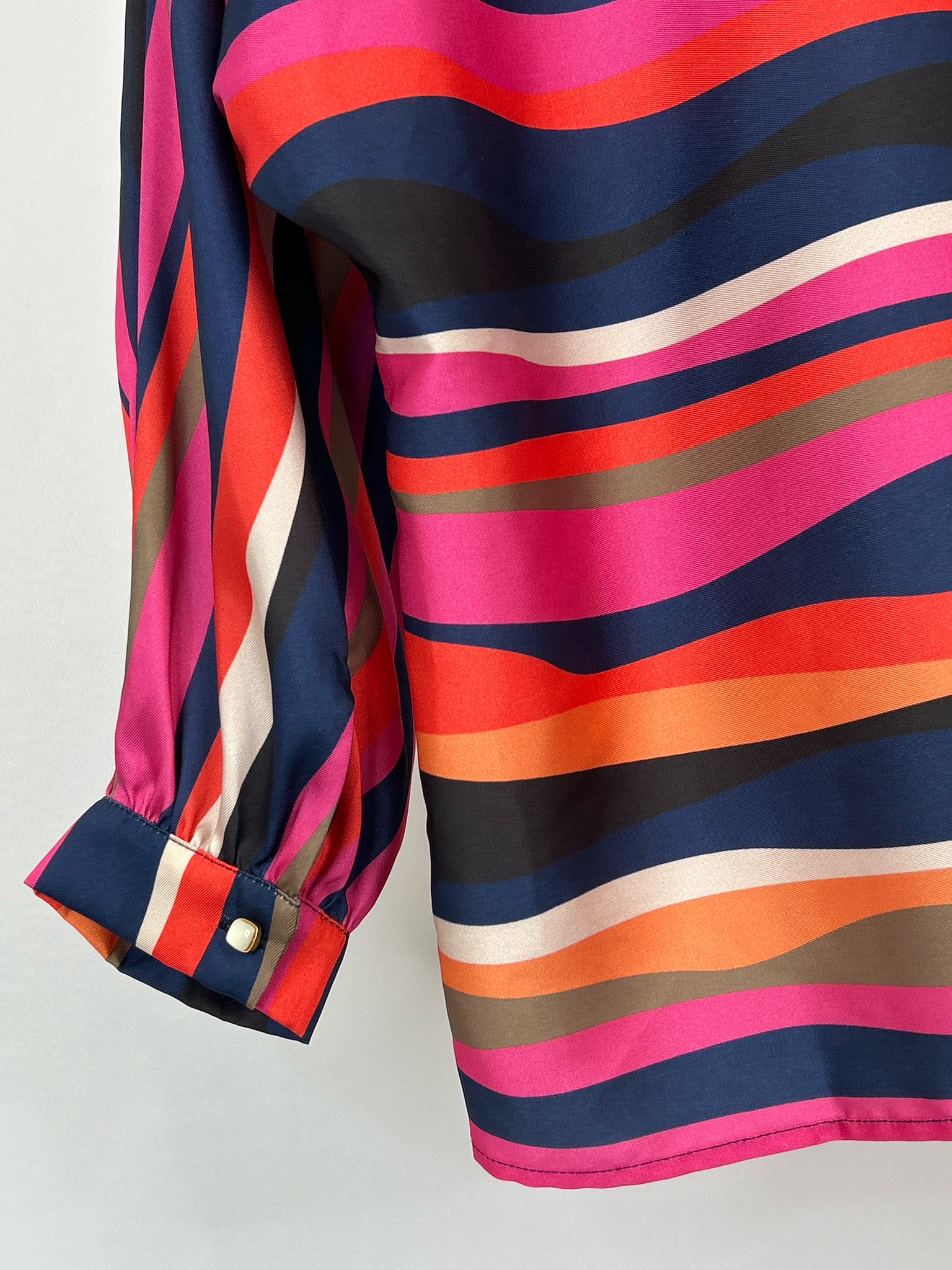VILAGALLO Size M Multi-Color Women Blouse