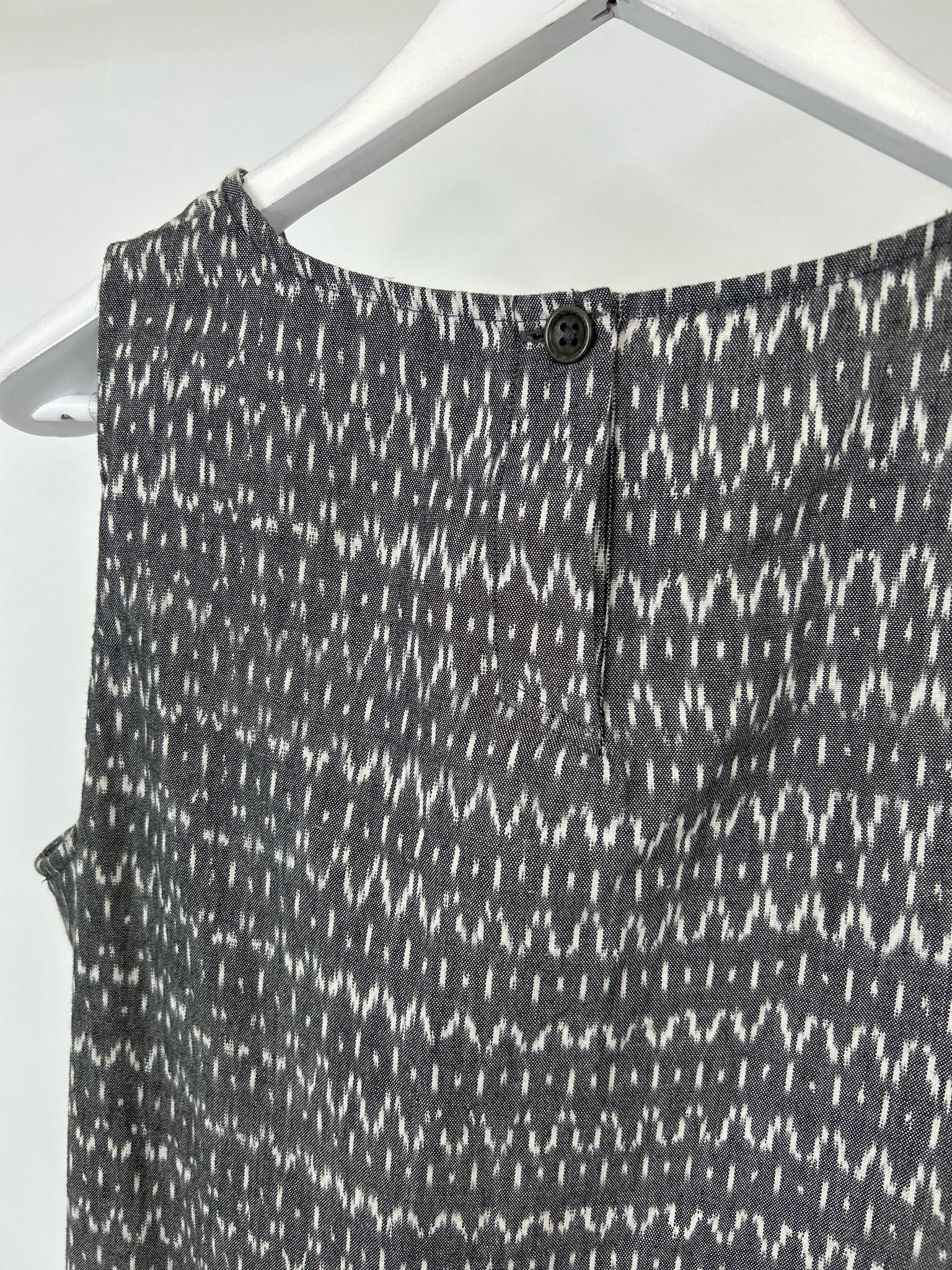 EILEEN FISHER Size M GRAY AND WHITE Women Top