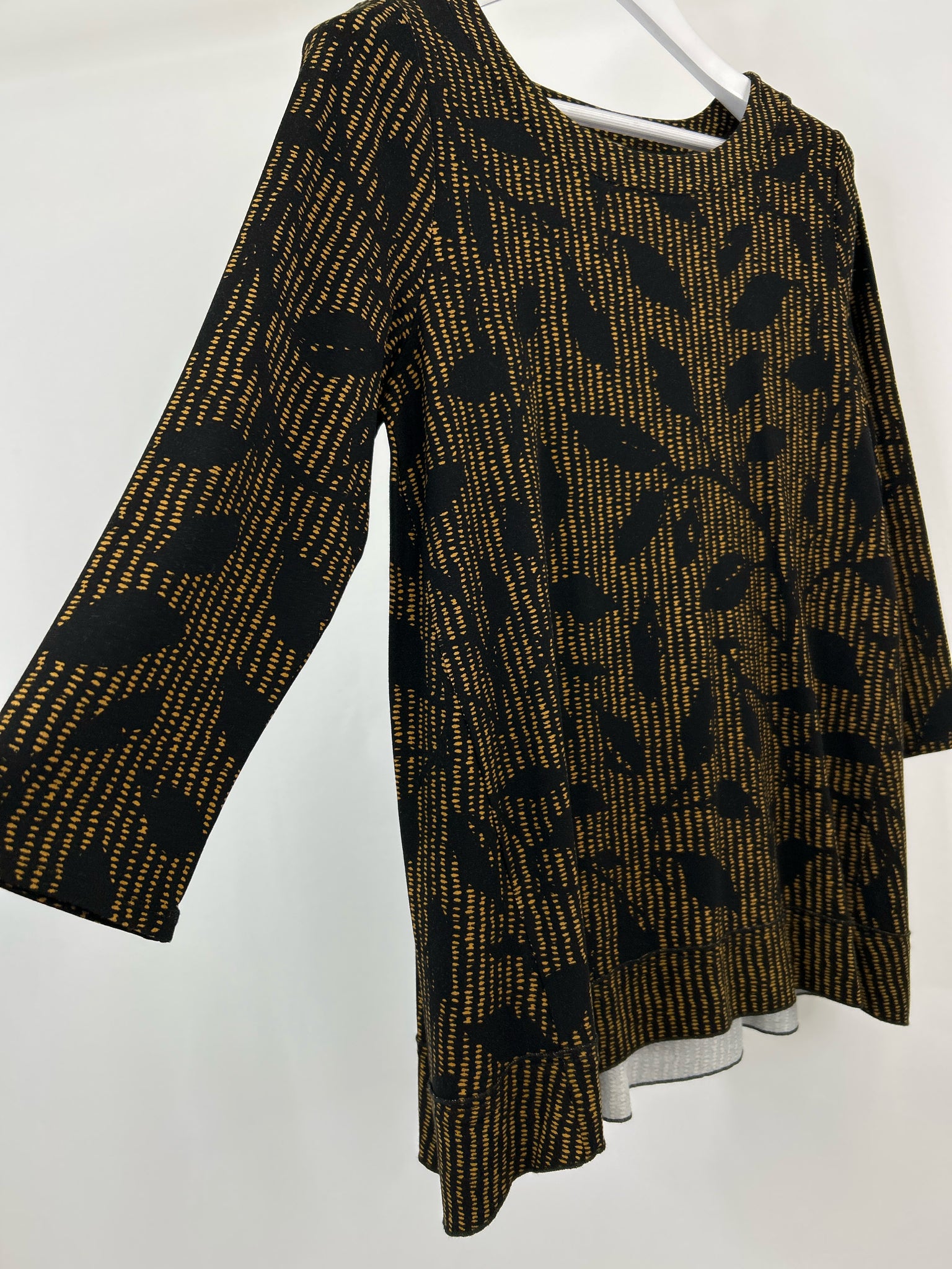 HABITAT Size S BLACK AND GOLD Women Tunic