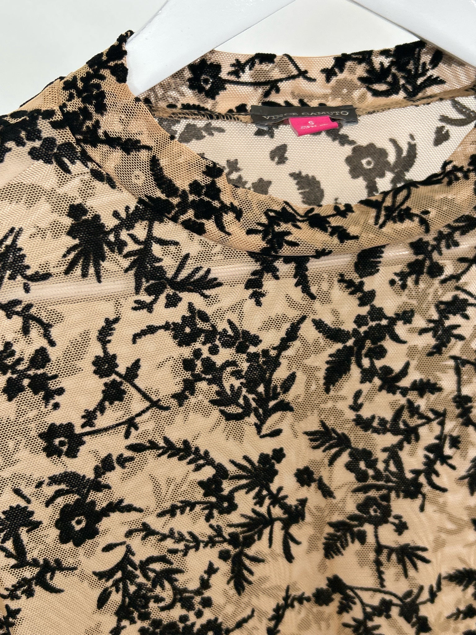 VINCE CAMUTO Size S Nude and Black Women Top