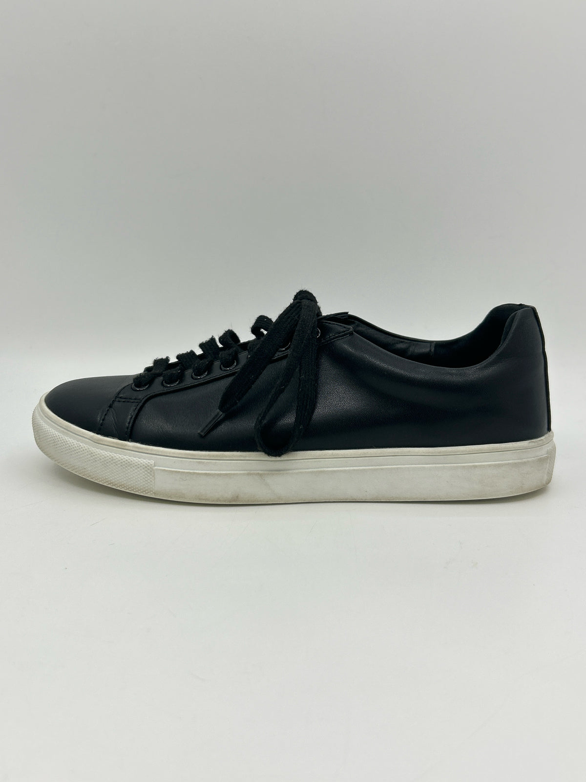 Vaila Size 9 Black Women Sneakers