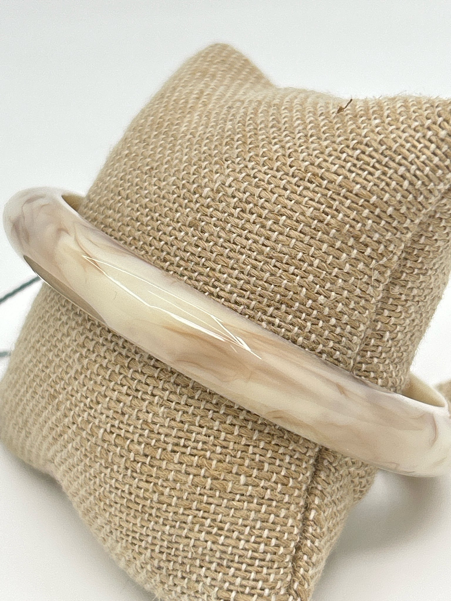 ALEMBIKA Resin Oat Color Bangle Bracelet NWT