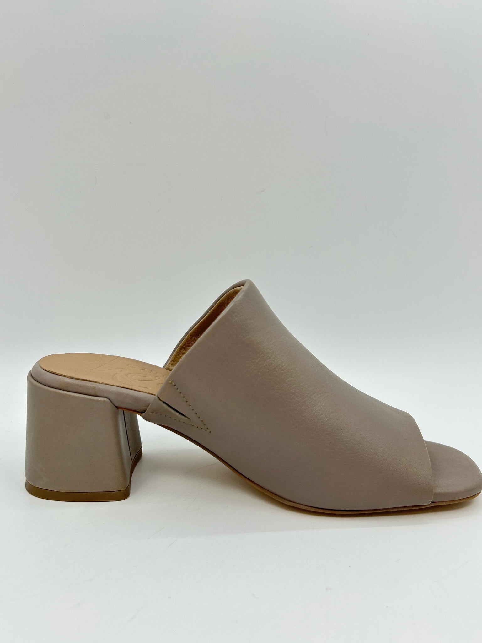 ANTHONY VEER Size 7 Taupe Women Sandal NWOB