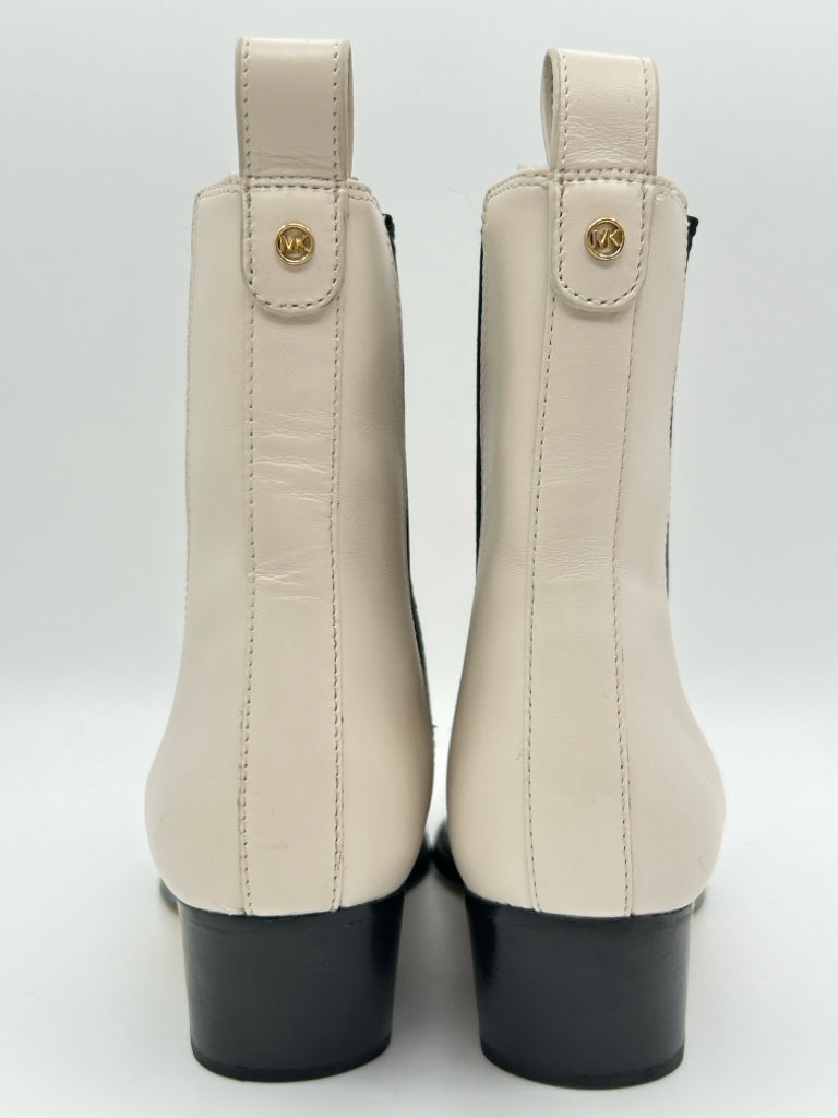 MICHAEL MICHAEL KORS Size 7.5M IVORY AND BLACK Women's Boots