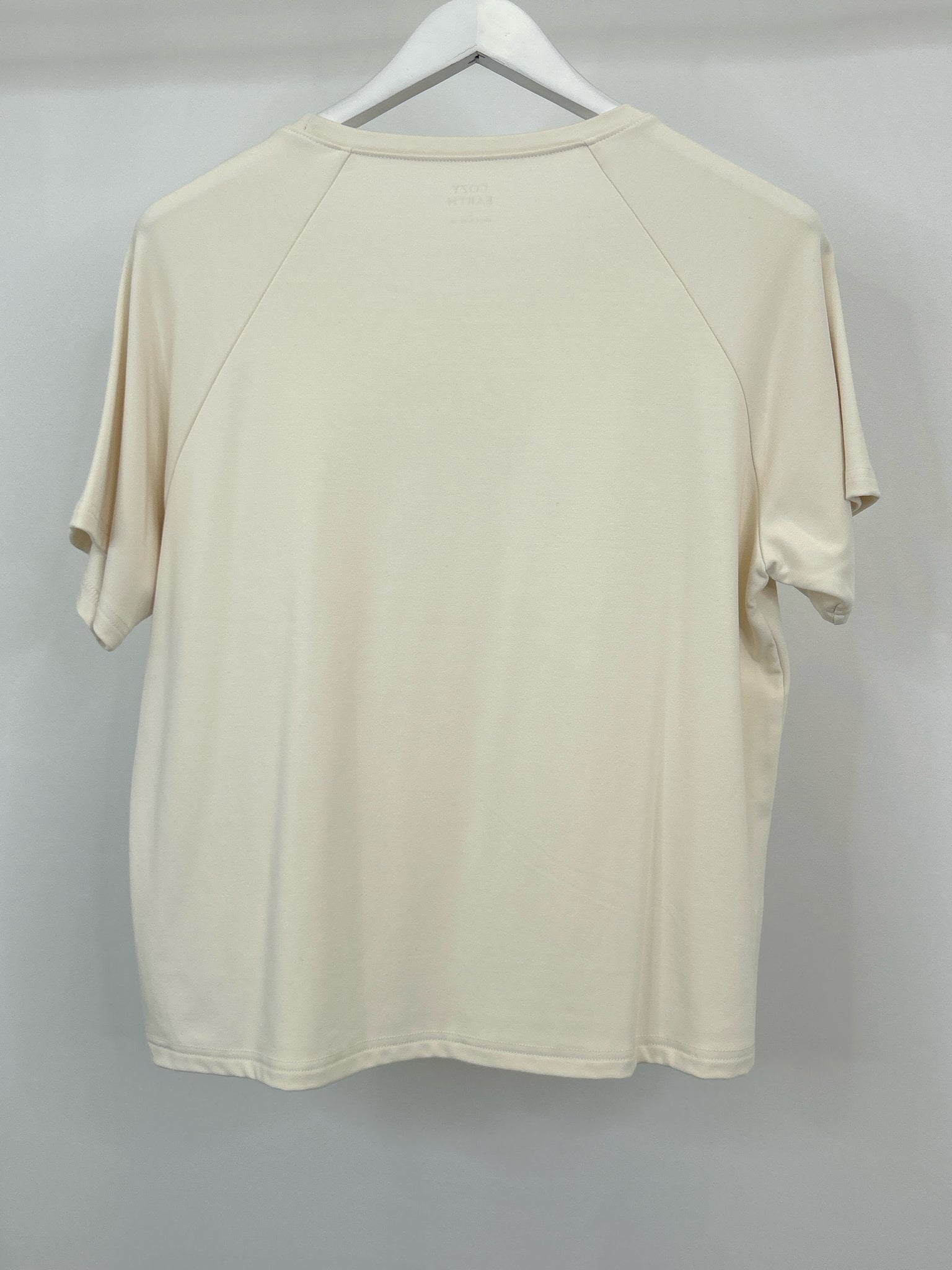 COZY EARTH Size L Cream Women T-shirt