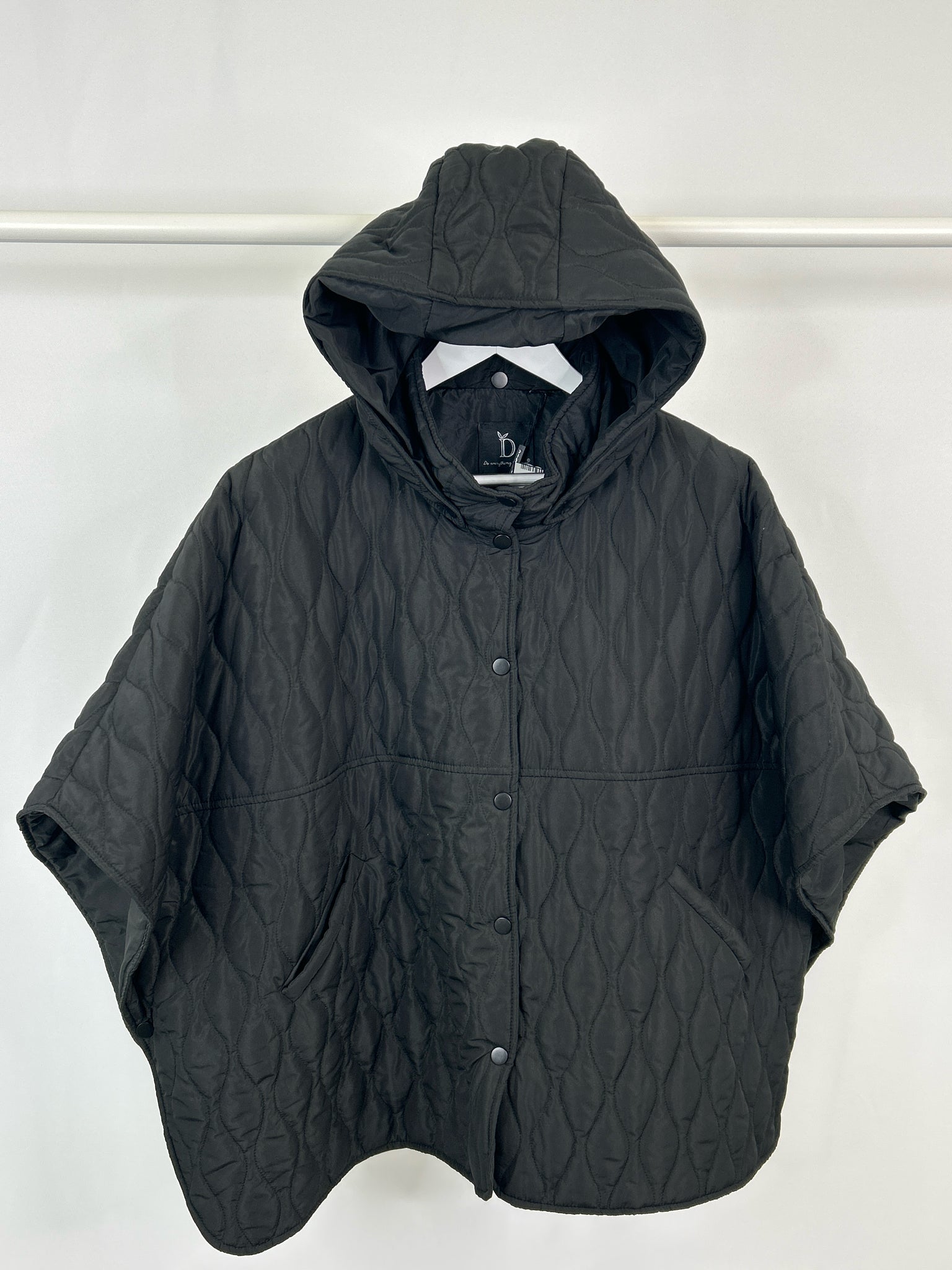 DO EVERYTHING IN LOVE One Size Black Women Cape