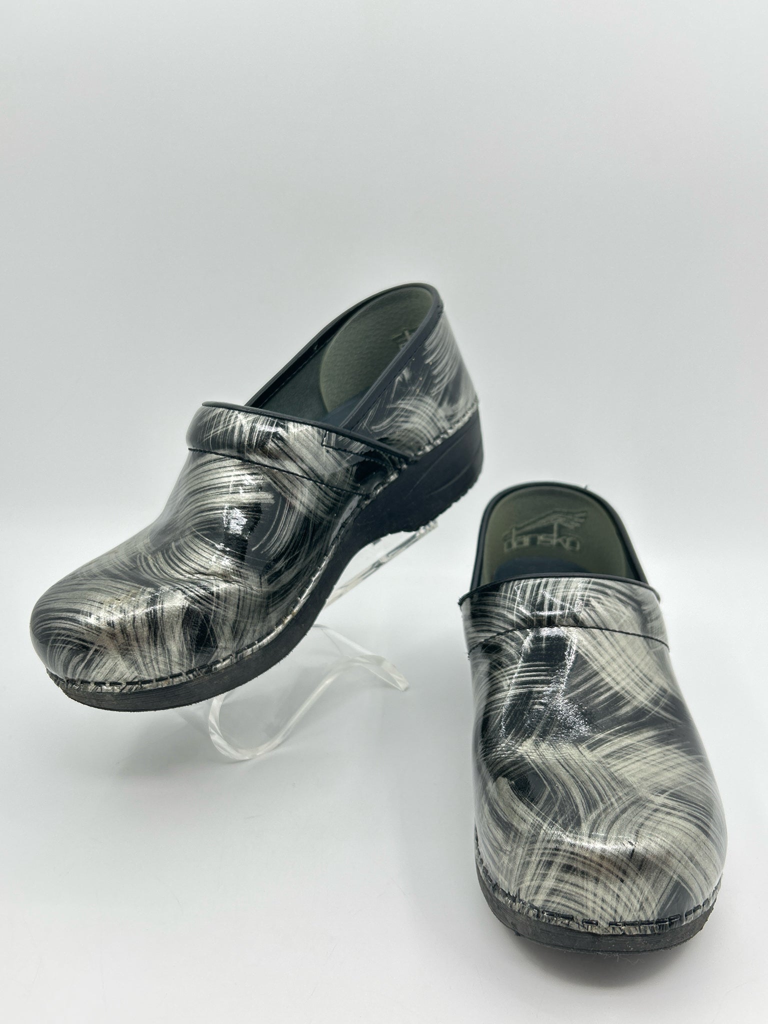 DANSKO Size 39 Black Print Women Clogs