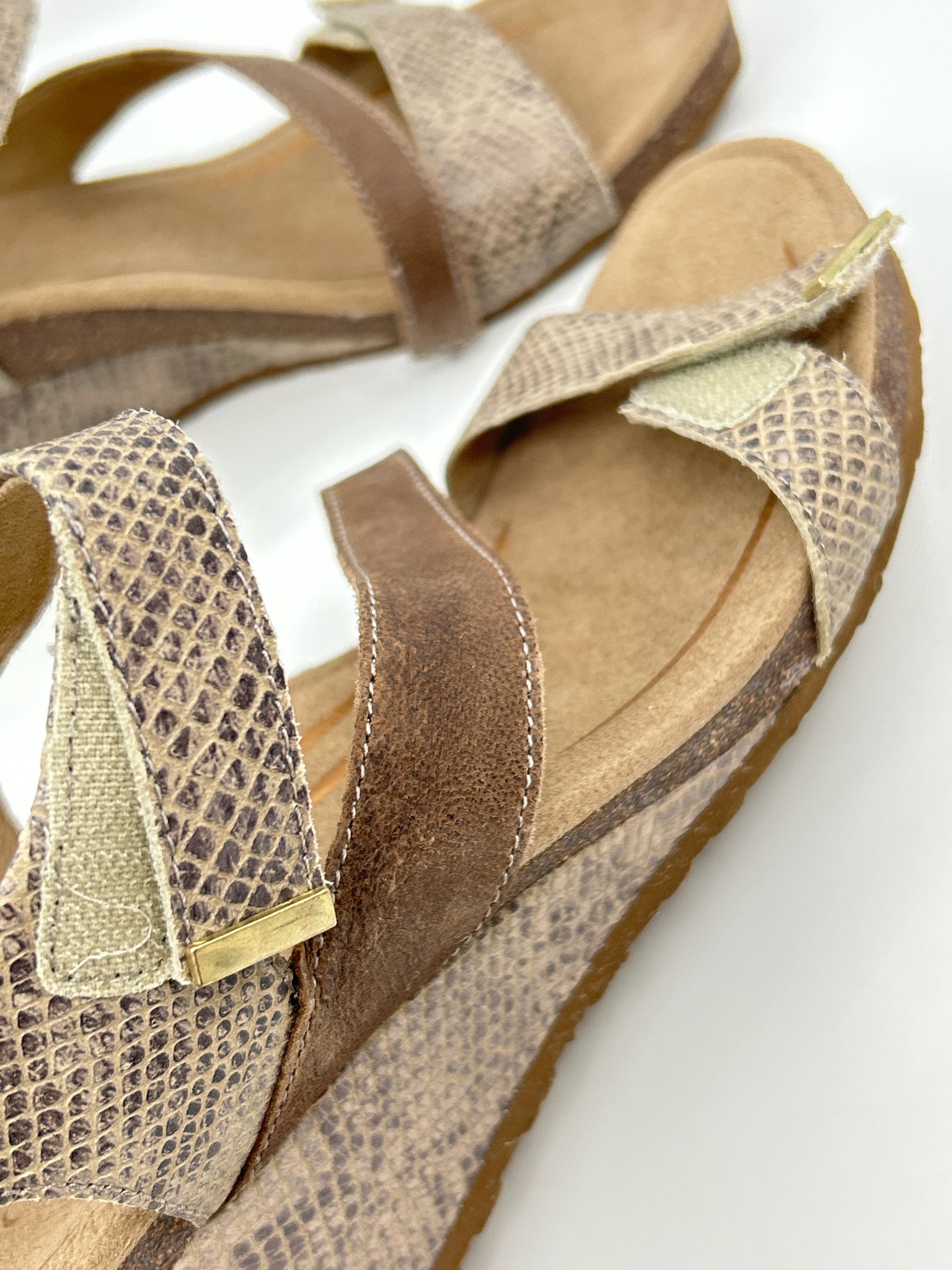 AETREX Size 8.5 Tan Women Sandal
