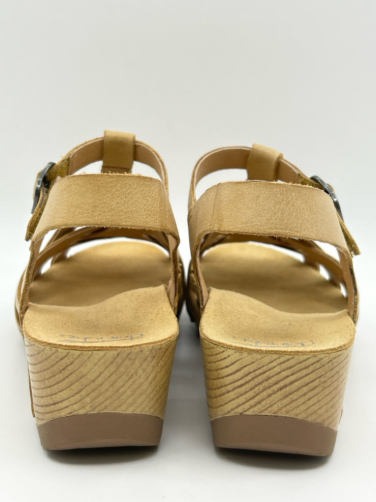DANSKO EU Size 40 Tan Tinley Women's Sandal NIB