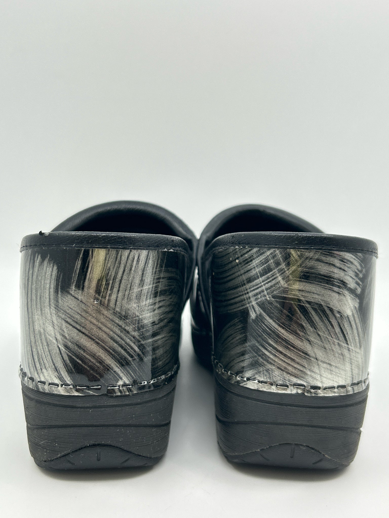 DANSKO Size 39 Black Print Women Clogs