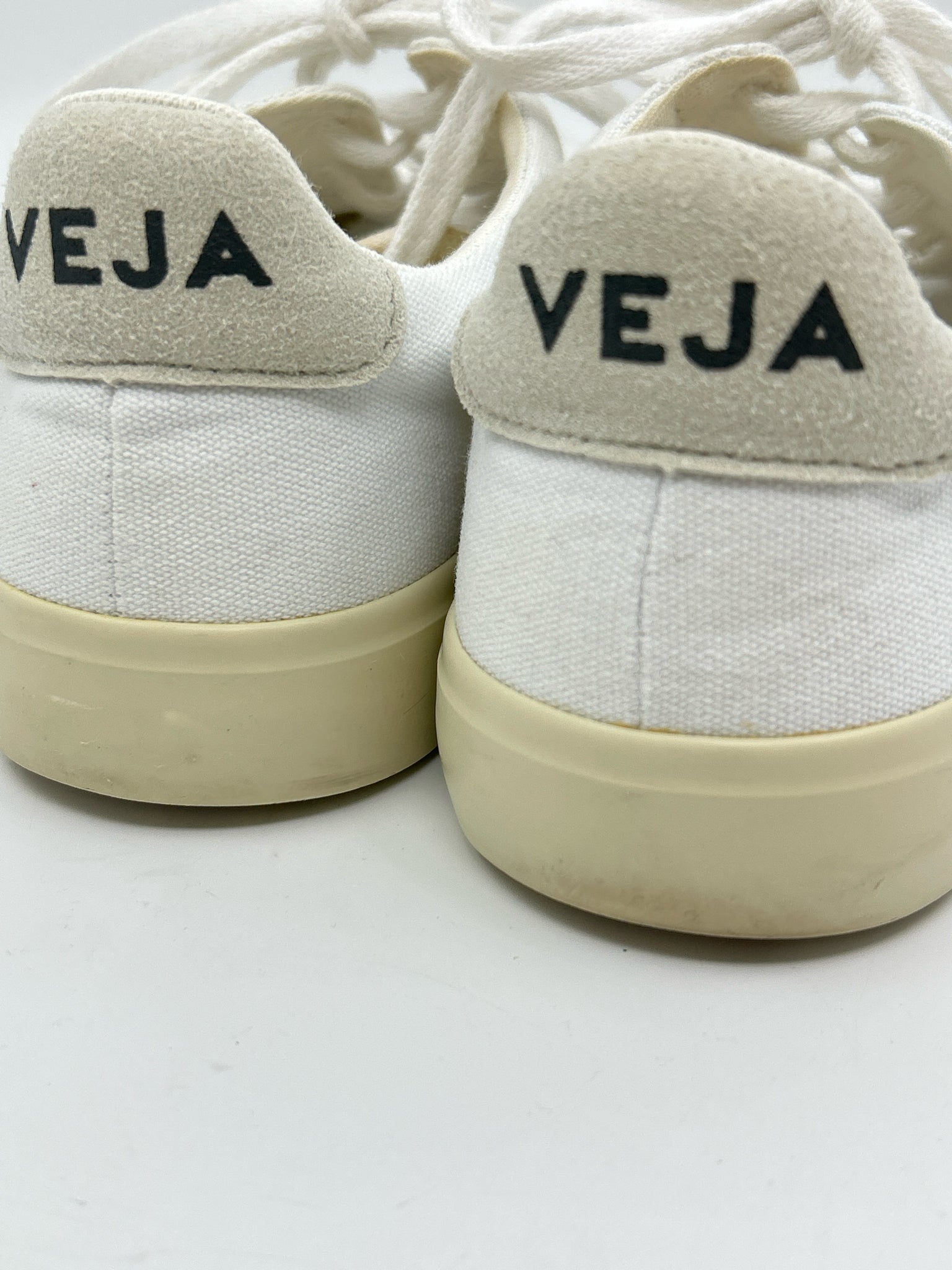 VEJA Size 7 White Women Sneakers