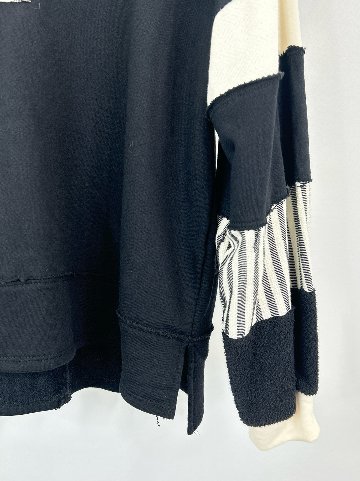 BUCKET LIST Size S Black and White Women Sweatshirt