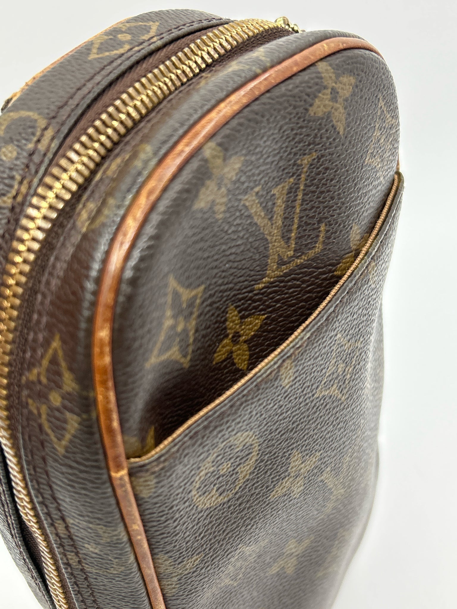 LOUIS VUITTON Brown Monogram Women Sling Bag Purse