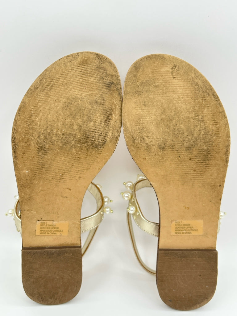 LILLY PULITZER Size 7M gold metallic Women's Sandal