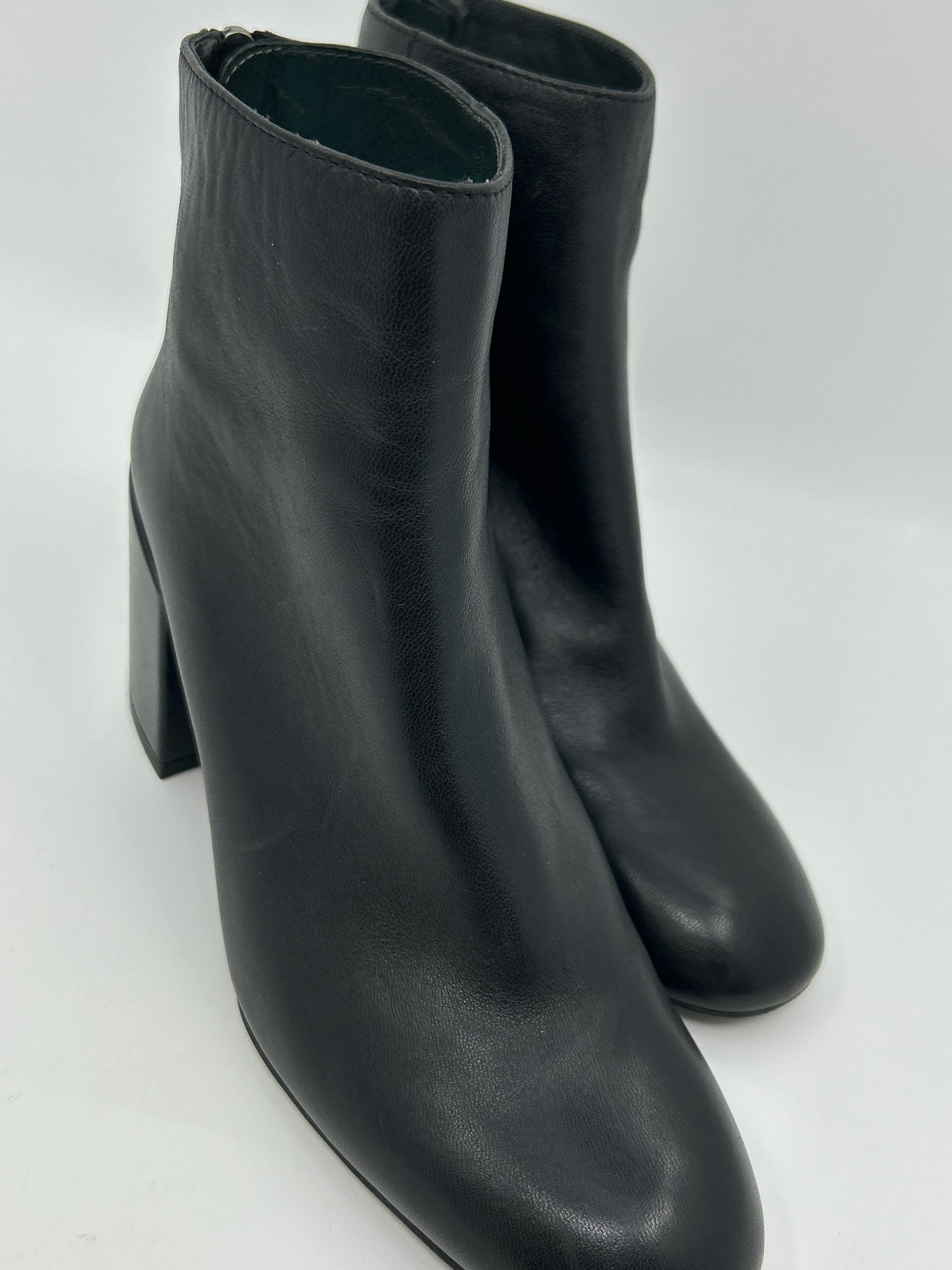 STUART WEITZMAN Size 6.5M Black Women Booties